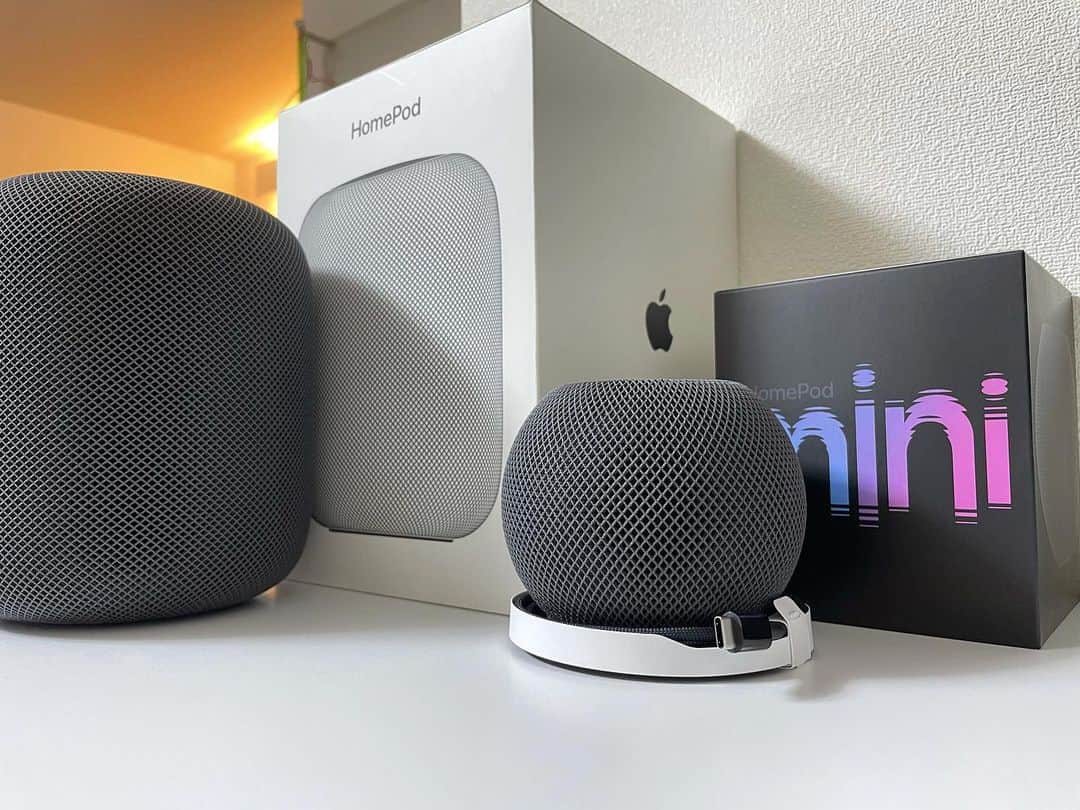 のインスタグラム：「【音が天才】 家で見る動画が映画館クオリティなりつつ ・ ・ ・ #apple #アップル #siri  #ホームポッド #homepod #homepodmini  #speaker #スピーカー #spacegrey」