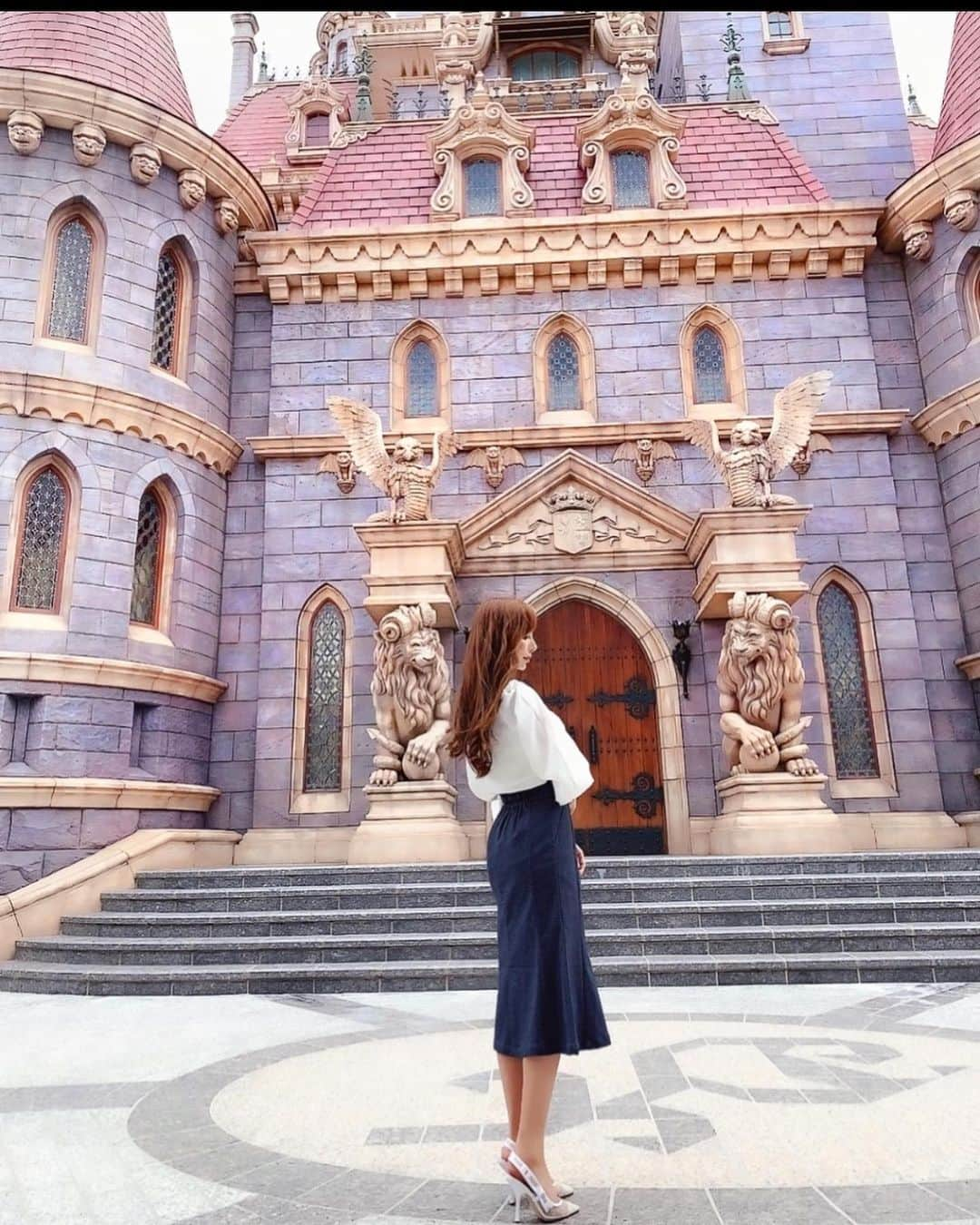 小松崎真理さんのインスタグラム写真 - (小松崎真理Instagram)「🏰🎀 ・ ・ ・ ・ #ディズニー#ディズニーランド#美女と野獣#美女と野獣エリア#ランド#東京ディズニーランド#コーデ#diorshoes #disney#disneyland#tokyodisneyland」11月24日 18時02分 - xs2.mari.s2x