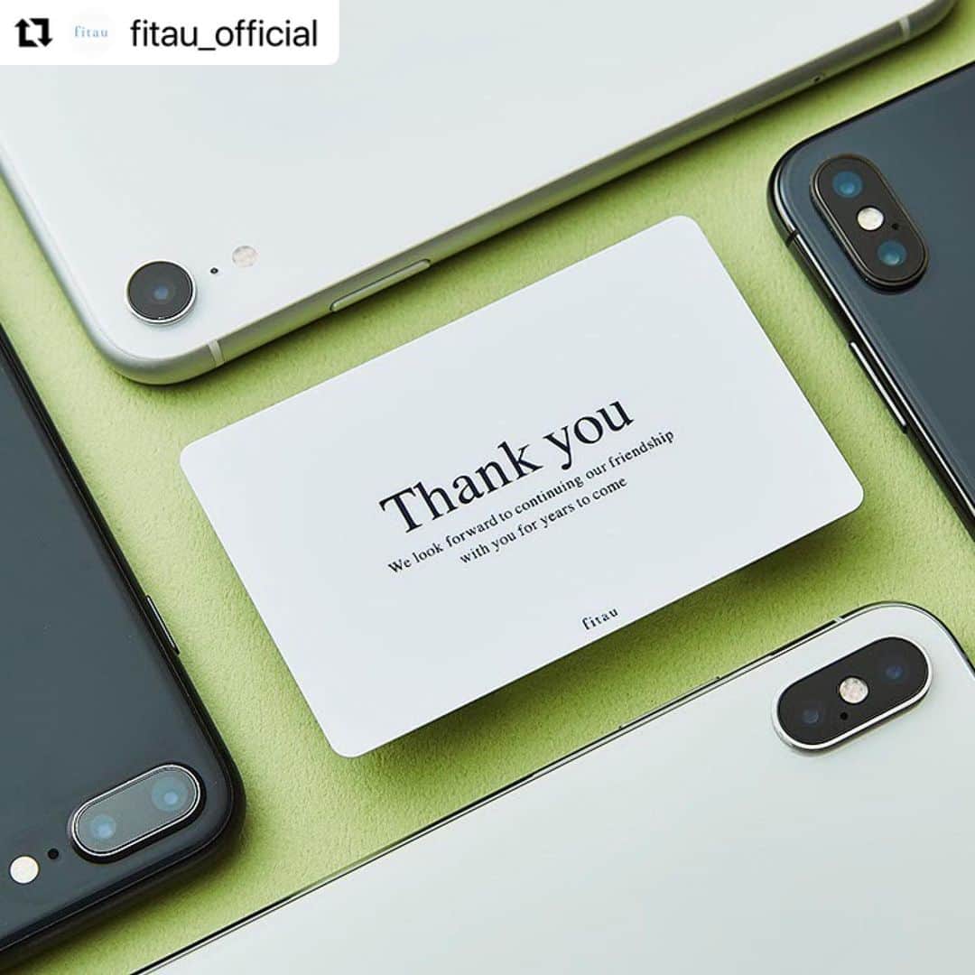 ACUBE @エーキューブのインスタグラム：「カード型のカタログギフトだからコンパクトで可愛い🥰 引出物だけでなく、御礼のギフトとしてもオススメです🎁🌼 今なら20パーセントOFFのキャンペーン実施中🌈 この機会にぜひ！  @fitau_official with ・・・ .﻿ .﻿ 最先端の引出物スタイルはQRコード📱!? .﻿ 〝ゲストが欲しいと思うものをもっと手軽に﻿ もっとスマートに贈ることができたなら〟﻿ .﻿ そんな願いを叶えるサービスが﻿ QRコードを使ったギフトカード✨﻿ .﻿ ゲストごとにコースを分けることができ﻿ 約14,000アイテムの中から、好きな商品を いくつでも選んでもらうこともできる 自由度がとっても高い点も魅力です👏🏻‪‪❤︎‬﻿ .﻿ カードのデザインは﻿2種類！ どちらもテーブルコーディネートに活躍する﻿ おしゃれなデザイン！✨ .﻿ “Thank you”（ありがとう）と、﻿ “Sincerely yours”（心を込めて）の﻿ 2デザインをご用意しました🌿﻿ .﻿ .﻿ ・・・・・・・・・・﻿ ﻿ ❏fitauカードギフト﻿ （カード型カタログギフト） ﻿ ￥2,600～￥25,600まで﻿ 幅広くコースをご用意✨﻿ .﻿ +180円(税別)でミニバッグを 付けることも可能です🌿 .﻿ ご注文・お問い合わせは⠀﻿ << @fitau_official >>のURLへ﻿ .﻿ ※予告なくデザイン・価格・商品仕様等を変更する場合があります﻿ ﻿ ・・・・・・・・・・﻿ .﻿ 【 fitauとは 】﻿ 招待状・席次表・メニュー表・席札・引出物 カード型カタログギフト・演出アイテム・ムービーなど﻿ あなたにぴったりfitする素敵な﻿ ウエディングアイテムが見つかるショップ！﻿ .﻿ 公式Instagram誕生記念として、﻿ fitauで使える10,000円分のクーポンが当たる﻿ プレゼントキャンペーンを実施中👀✨﻿ .﻿ キャンペーン投稿を今すぐチェックしてね！﻿ →　@fitau_official﻿ .﻿ ・・・・・・・・・・﻿  ﻿ fitau(フィタウ)おすすめポイント🌿﻿  ﻿ ✓デザインが豊富だから、自分好みなアイテムが見つかる♡﻿ ✓招待状とお揃いの封筒ライナーを無料プレゼント✨﻿ ✓宛名収集アプリを使って、宛名印刷もラクラク♪﻿ ✓テーブルに飾れるカード型カタログギフトが便利✉﻿ ✓自分好みにカスタマイズ可能なウェルカムボードが揃う﻿ ✓人気の公式キャラクターアイテムも勢揃い👑﻿  ﻿ ご注文・お問い合わせは⠀﻿ @fitau_official  のURLへ🌿﻿  ﻿ ・・・・・・・・・・﻿  ﻿ #フィタウ #プレ花嫁 #結婚式準備 #ウェディング #ウエディング #日本中のプレ花嫁さんと繋がりたい #2021春婚 #2021夏婚 #2021秋婚 #2021冬婚  #プレ花嫁準備 #ペーパーアイテム #招待状 #結婚式席次表 #メニュー表 #結婚式席札 #引出物 #演出アイテム  #プチギフト #結婚式diy #花嫁diy #結婚式招待状 #結婚式アイテム #会場コーディネート #ウェディングペーパーアイテム #結婚式ペーパーアイテム #プチギフト候補 #サンクスギフト #ギフトカード」