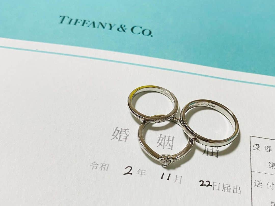 青木菜花さんのインスタグラム写真 - (青木菜花Instagram)「【ご報告】﻿ .﻿ .﻿ いつも応援して下さっている皆様へご報告です。﻿ ﻿ 私事ではありますがかねてよりお付き合いさせて頂いていた梶田冬磨さんと11月22日(良い夫婦の日🤭💍)に入籍致しました！﻿ ﻿ 今年の春頃から2人で少しずつ結婚の準備を始め、﻿ プロポーズも実は結構前にしてもらってましたが﻿ 2人で話し合い先日婚姻届を提出してきました！﻿ ﻿ そして、重ねてのご報告になりますが﻿ かじくんとの間に大切な命を授かりました👶🏻🍼﻿ ﻿ 早く子供がほしいな〜なんて思いながら小さい子の動画ばかりみていたので本当に嬉しさでいっぱいです！！！﻿ ﻿ 出産は来年でお腹の赤ちゃんと会えるのは﻿ まだまだですが今から凄く凄く楽しみです！！！﻿ 2人ともきっと親バカなんだろうな〜😂😂﻿ 笑顔絶えない温かい家庭を築けていけたらいいなと思ってます😊﻿ ﻿ かじくんとは3年ほどお付き合いさせてもらい﻿ なのかじカップルとして私達の出会いから﻿ これまでずっと応援して頂いていた方が多いと思います、﻿ いつも暖かく見守って頂き本当にありがとうございます😊﻿ ﻿ ﻿ そして何より私達に出会うきっかけを下さった番組に感謝です😢✨﻿ ﻿ まだまだ未熟で自分たちが思っている以上に﻿ 大変なことばかりだと思うし不安な部分も多いですが﻿ かじくんとならどんなことでも乗り越えられると思っています、2人で支え合いこれからも頑張っていきます！﻿ ﻿ 夫婦になりましたが﻿ これからも変わらず私達のことを見守って頂けたら嬉しいです、よろしくお願い致します！﻿ .﻿ .﻿ #なのかじ #結婚 #入籍しました」11月24日 18時00分 - nanoka_0711