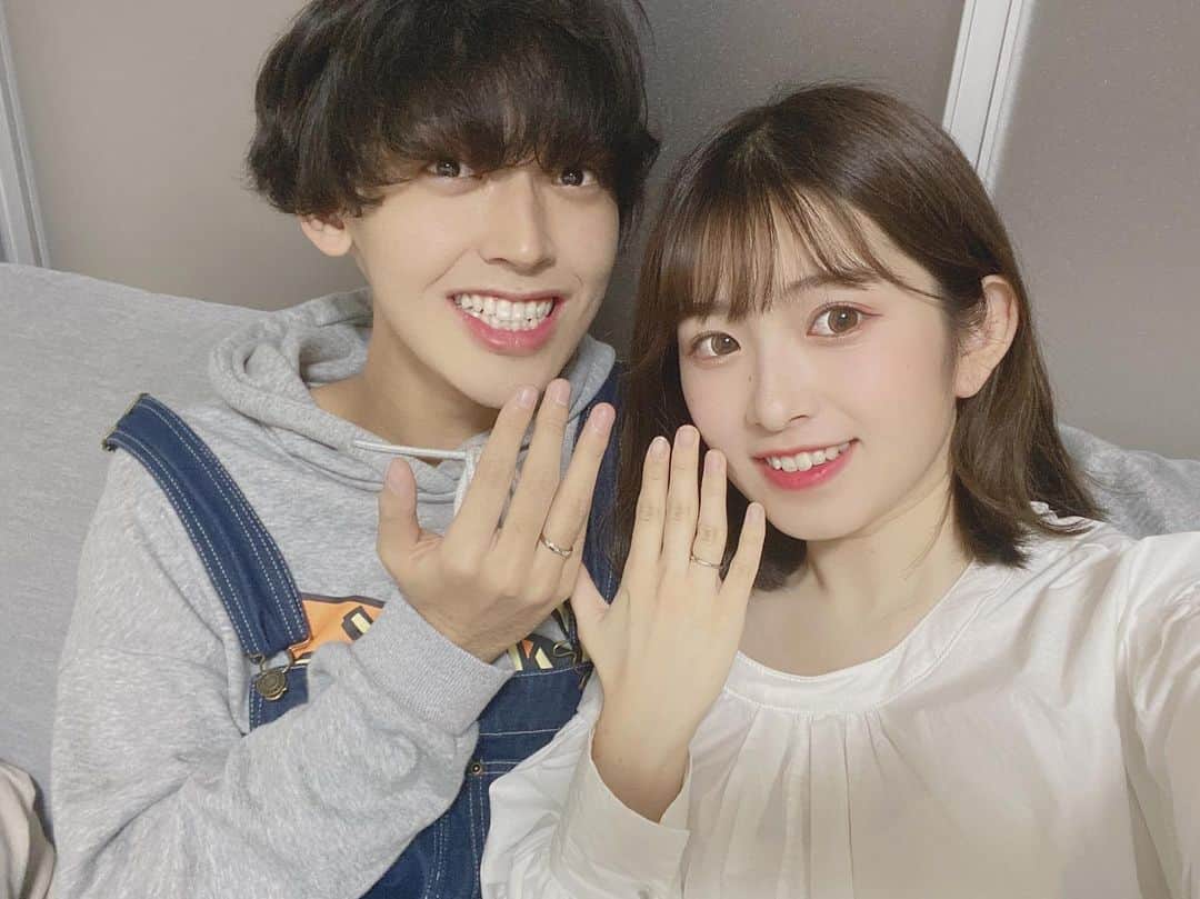 青木菜花のインスタグラム：「【ご報告】﻿ .﻿ .﻿ いつも応援して下さっている皆様へご報告です。﻿ ﻿ 私事ではありますがかねてよりお付き合いさせて頂いていた梶田冬磨さんと11月22日(良い夫婦の日🤭💍)に入籍致しました！﻿ ﻿ 今年の春頃から2人で少しずつ結婚の準備を始め、﻿ プロポーズも実は結構前にしてもらってましたが﻿ 2人で話し合い先日婚姻届を提出してきました！﻿ ﻿ そして、重ねてのご報告になりますが﻿ かじくんとの間に大切な命を授かりました👶🏻🍼﻿ ﻿ 早く子供がほしいな〜なんて思いながら小さい子の動画ばかりみていたので本当に嬉しさでいっぱいです！！！﻿ ﻿ 出産は来年でお腹の赤ちゃんと会えるのは﻿ まだまだですが今から凄く凄く楽しみです！！！﻿ 2人ともきっと親バカなんだろうな〜😂😂﻿ 笑顔絶えない温かい家庭を築けていけたらいいなと思ってます😊﻿ ﻿ かじくんとは3年ほどお付き合いさせてもらい﻿ なのかじカップルとして私達の出会いから﻿ これまでずっと応援して頂いていた方が多いと思います、﻿ いつも暖かく見守って頂き本当にありがとうございます😊﻿ ﻿ ﻿ そして何より私達に出会うきっかけを下さった番組に感謝です😢✨﻿ ﻿ まだまだ未熟で自分たちが思っている以上に﻿ 大変なことばかりだと思うし不安な部分も多いですが﻿ かじくんとならどんなことでも乗り越えられると思っています、2人で支え合いこれからも頑張っていきます！﻿ ﻿ 夫婦になりましたが﻿ これからも変わらず私達のことを見守って頂けたら嬉しいです、よろしくお願い致します！﻿ .﻿ .﻿ #なのかじ #結婚 #入籍しました」