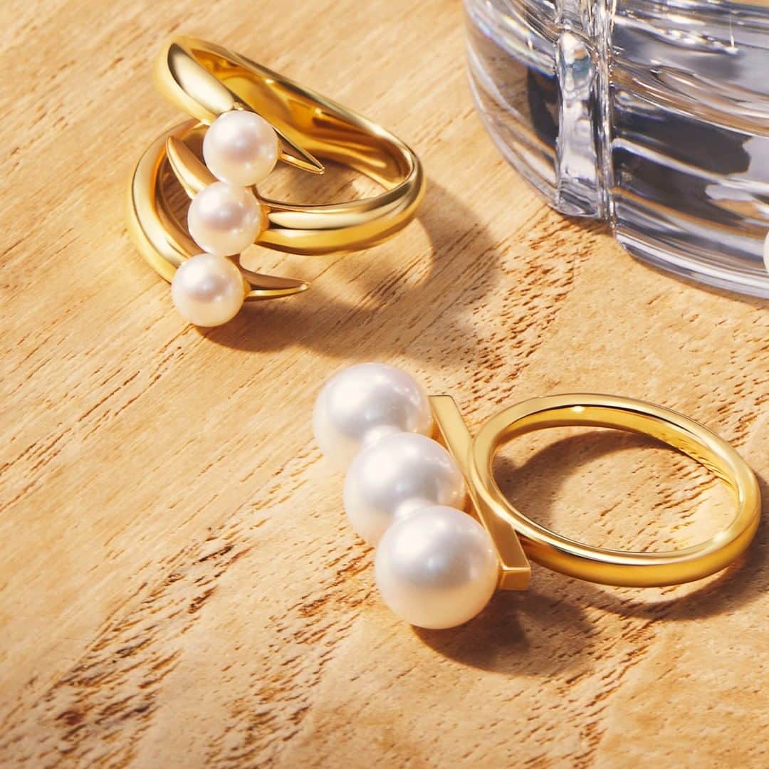 TASAKIさんのインスタグラム写真 - (TASAKIInstagram)「Uncommon rings of invigorating yellow gold and elegant pearls. Embellish your fingers with TASAKI jewellery, and bring the modern sensibility and innovative beauty to life. #TASAKI #Holiday #Holidaygifts #christmas2020 #PearlyHolidayGreetings #TASAKIbalance #balanceneo #TASAKIdanger #dangerclaw #TASAKIpearl #pearl #ring」11月24日 18時00分 - tasaki_intl