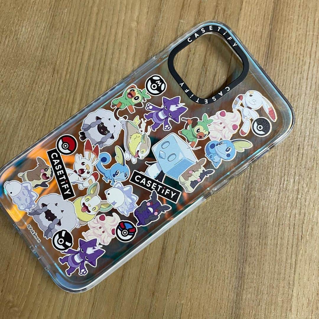 吉田菫さんのインスタグラム写真 - (吉田菫Instagram)「. そういえばiPhone12に変えたの♡ グリーン🍏💚 iPhone変えてないのにケースだけは新しかったからやっと付けれる！ 歴代ポケモンケース全部もってる♡  新しいポケモン達もかわにゅい☯️💞 #casetify  #casetifypokemon  #pr」11月24日 18時10分 - sumiredooon1228