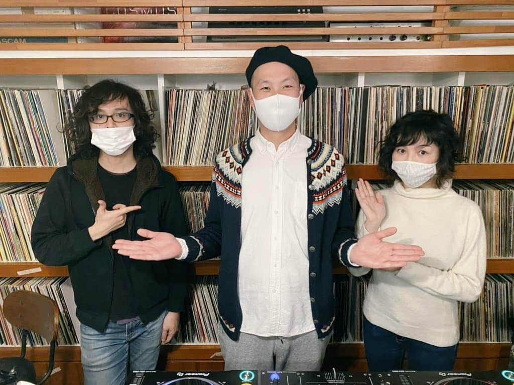 川村由紀のインスタグラム：「今日はレーベル @unknownseason 十周年記念特集の収録でした！今週金曜O.Aです。聴いて下さいね。  11月27日金曜20時〜21時O.A #blockfm #shibuyaOIRAN warmup radio by #カワムラユキ  UNKNOWN season 十周年特集 ゲスト：Yoshi Horino、Taichi Tsuiji（HOUSE VIOLENCE）」