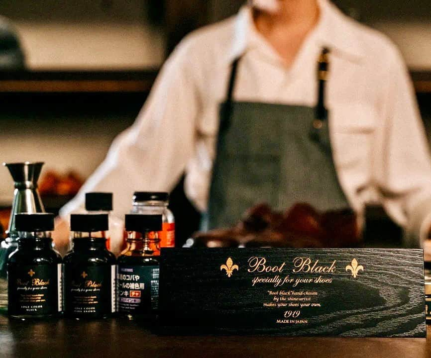 bootblack_officialさんのインスタグラム写真 - (bootblack_officialInstagram)「Ready for shoe maintenance. Photo by : @broguechina 🇨🇳   #columbus#bootblack#shoecare#shoeshine#shoepolish#shoegazing#shoestagram#mensshoes#mensfashion#leathershoes#madeinjapan#japanmade#japan#china#shenzhen#shenzhenchina#shenzhencity」11月24日 18時13分 - bootblack_official