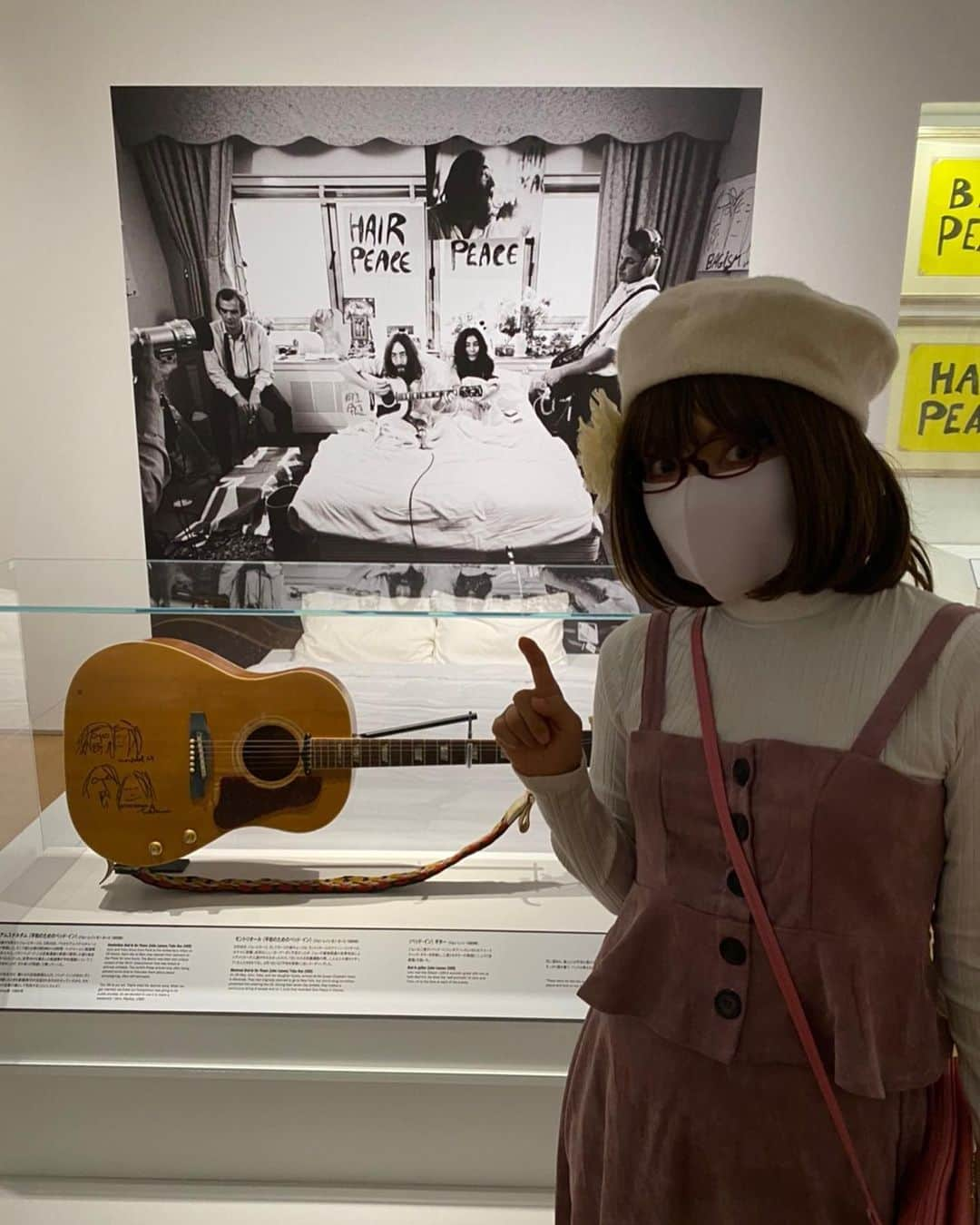 木部さんさんのインスタグラム写真 - (木部さんInstagram)「今日のきべは、John &yokoの展覧会に行ってきました！﻿ ﻿ ﻿ 会場にはソロになってからのJohnの曲が流れ、彼らのプライベートな品々がたくさん紹介されていましたよ！﻿ ﻿ ﻿ imagineの直筆歌詞や愛用していたGibsonのアコギは必見です！﻿ ﻿ ﻿ ﻿ #ジョンレノン #オノヨーコ#ショーンオノレノン #芸術 #音楽#創造#展示会 #ダブルファンタジー #ソニーミュージック六本木ミュージアム  #Johnlennon #yokoono #seanonolennon #art #music #creation #doublefantasy #exhibition #sonymusicroppongimuseum」11月24日 18時17分 - kibe_dayo