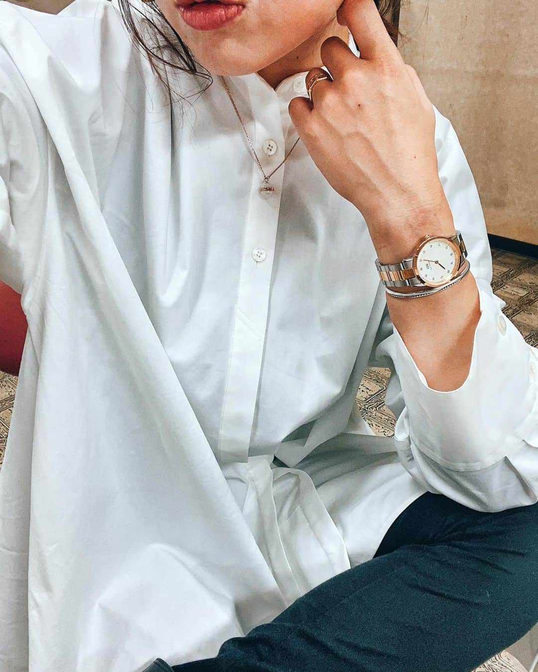 pisatamagoさんのインスタグラム写真 - (pisatamagoInstagram)「#danielwellington キラキラストーン付きなんてあるんですね🥰一目惚れでした💛 これまた、一目惚れのネックレス。 パールの色合いも優しくて、時計にも色んなお洋服にも合うところが好き。 ☀︎ ☀︎  #ダニエルウェリントン では 30日まで #DWブラックフライデー 実施中です♪  公式サイトwww.danielwellington.com/jpやDW直営店舗でMAX50%off🙄 下記のクーポンコードも併用できるそうなので良ければお使いください☆  ＊15％OFFクーポンコード【audrey11】    ＠danielwellington」11月24日 18時17分 - audreysunnyday