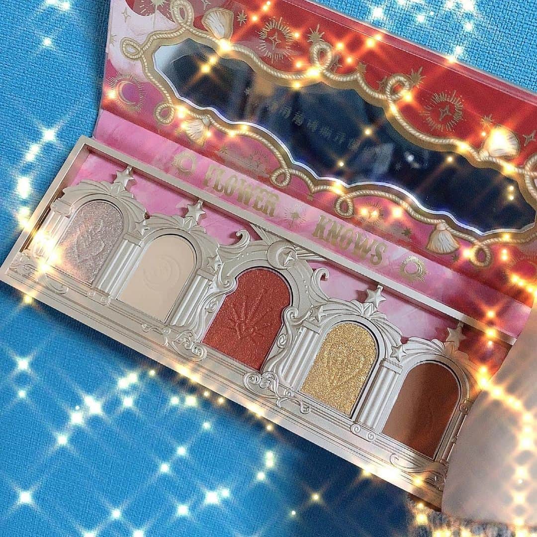 守田美咲のインスタグラム：「パケ買いしてしまった👑✨ #flowerknows #ユニコーンパレット」