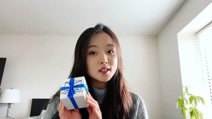 ミン・ユラのインスタグラム：「Biggies Boutique is launching this Friday! Head to my bio for the website link and sign up for our newsletter. Also, follow us at @biggies_boutique, send us a DM to receive a free gift box while supplies last! Swipe for Bloopers 😂 비기 부티크가 요번주 금요일날 런칭을해요! 다양하고 예쁜 강아지 용품이 너어무 많아요!   제 바이오에 웹사이트 링크가 있어요! -----> 쭈~욱 클릭해주세용 ! 저희 follow 하시고 DM 하시면 이 영상에 나오는 예쁜 공짜 선물을 보내드려요!! 없어지기전에 꼭 follow해주세욤!」