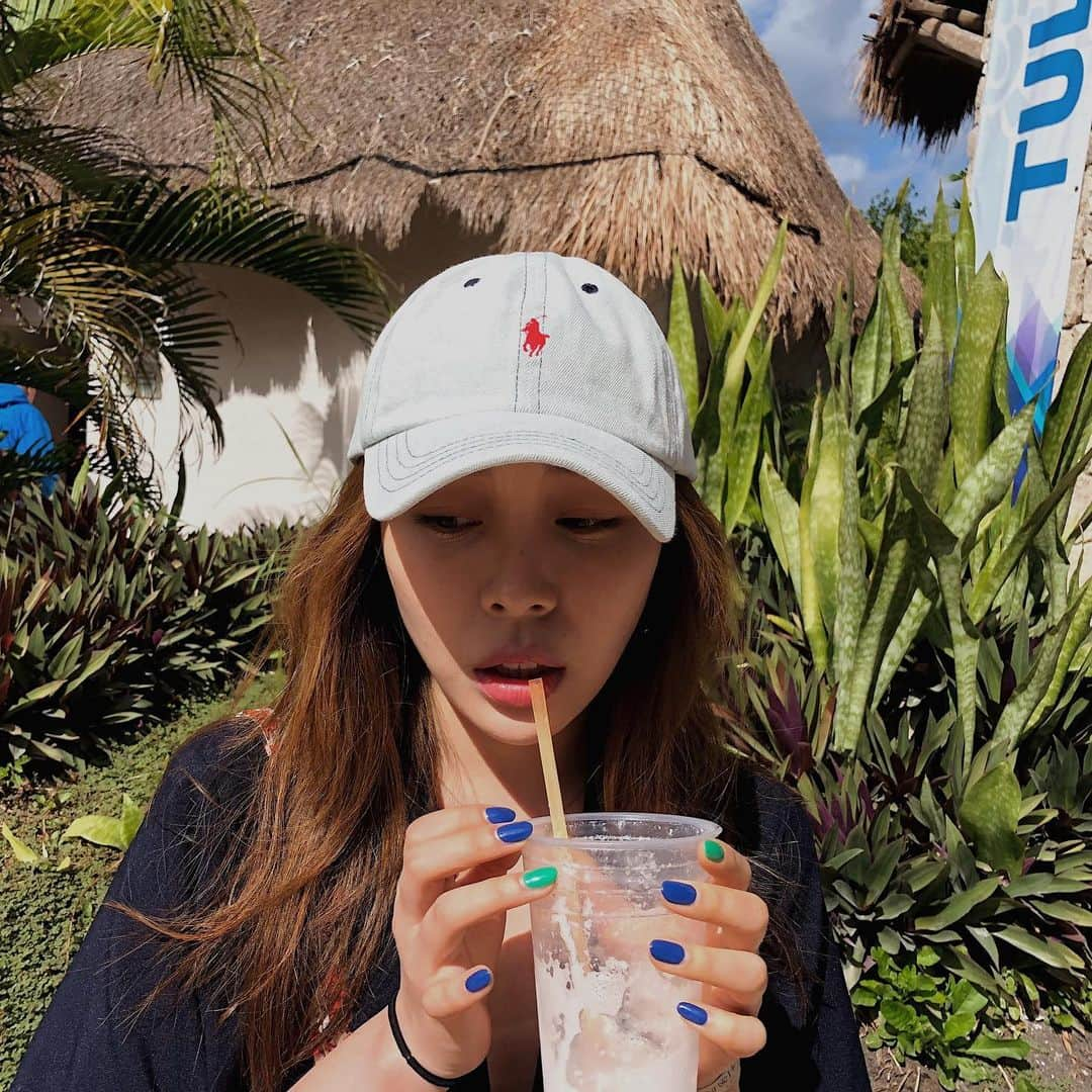 アシュリさんのインスタグラム写真 - (アシュリInstagram)「2018 BC (Before Corona) 비포 코로나 🤯 Miss the beautiful clean beaches! 🏝」11月24日 9時41分 - ashleybchoi