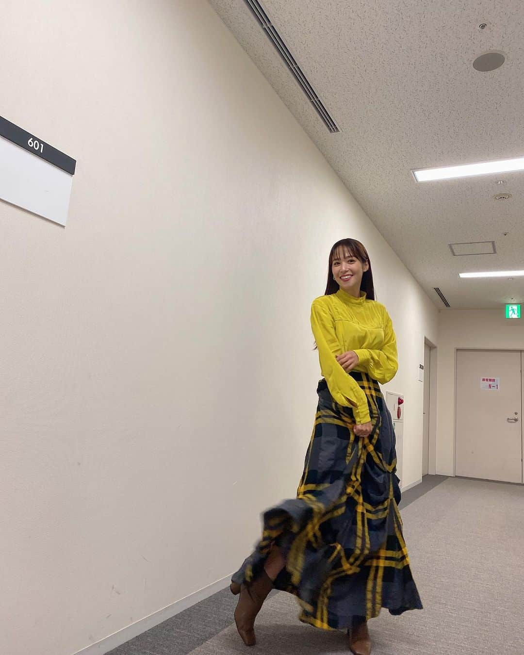 鷲見玲奈さんのインスタグラム写真 - (鷲見玲奈Instagram)「. 今夜放送の「今夜はナゾトレ」に出演します✨ . 前回不甲斐ない結果だったので、今回は気合を入れて臨んだのですが、かなりハイレベルな戦いとなりました😱 . 19時からフジテレビで放送です！ ぜひご覧下さい😌 . 👚 @ottodame 👗 @enfold_official 👂🏻 @starjewelry_press 👢 @randa_pic . #今夜はナゾトレ #フジテレビ」11月24日 10時06分 - sumi__reina