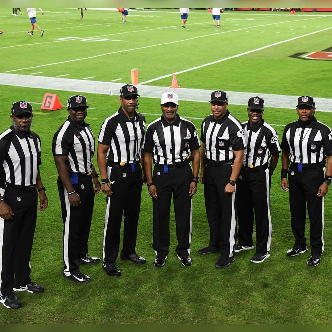 NFLさんのインスタグラム写真 - (NFLInstagram)「History. The first all-black officiating crew will work an NFL game tonight on #MNF.  📷: Jason Behnken/AP」11月24日 10時12分 - nfl