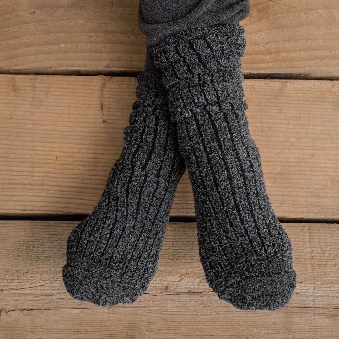 ベアフットドリームスさんのインスタグラム写真 - (ベアフットドリームスInstagram)「New this week: Cozy socks for the whole family 🤍 Link in bio #barefootdreams」11月24日 10時24分 - barefootdreams