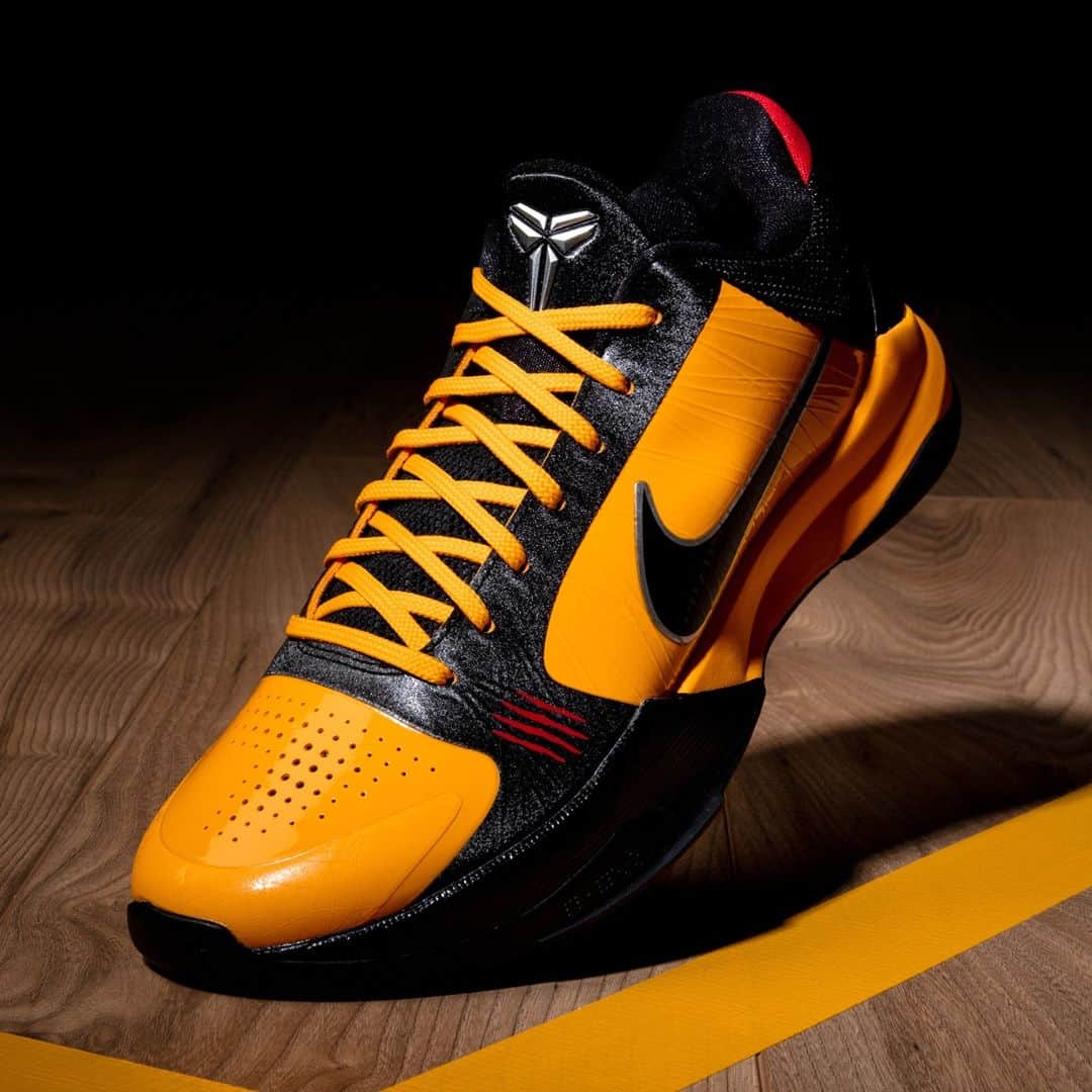 Sneaker Newsさんのインスタグラム写真 - (Sneaker NewsInstagram)「The Nike Kobe 5 Protro "Bruce Lee" will officially return to stores tomorrow at 10am ET. Hit the link in our bio to see where to buy these online.」11月24日 10時30分 - sneakernews