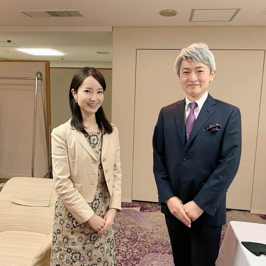 天明麻衣子のインスタグラム：「三連休は、同じ事務所の登坂淳一さんとお仕事でした！登坂さんの深く響く声…私もあんな風に話せたらなぁ😊  あと登坂さんがTiktokやってるって初めて知りました！Youtubeは時々拝見してるんですが、シュールかつジワジワくる感じなんですよ。Tiktokはどうなんだろう🤔気になる　笑  #三連休 #三連休もお仕事 #フリーアナウンサー #登坂淳一さん #麿さん #youtuber #tiktoker #めちゃくちゃ気になる」
