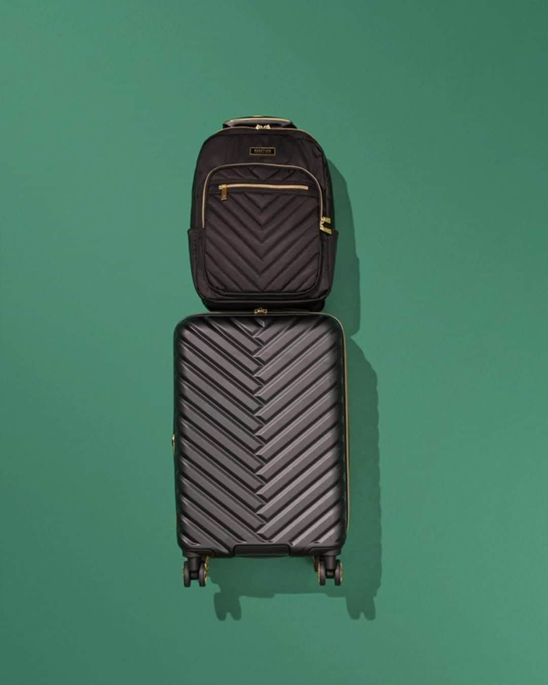 ケネスコールのインスタグラム：「SHITTY-YEAR SAVERS…Get something good out of this awful year, like a stylish mobile office. Check out our offers on bags and luggage right now. #OffersInTheBag #HolidayStyle #GoMobile  When you shop at KennethCole.com, we’ll donate to The New York Public Library in support of The Harry Belafonte Black Liberation Speaker Series. Info link in bio.」