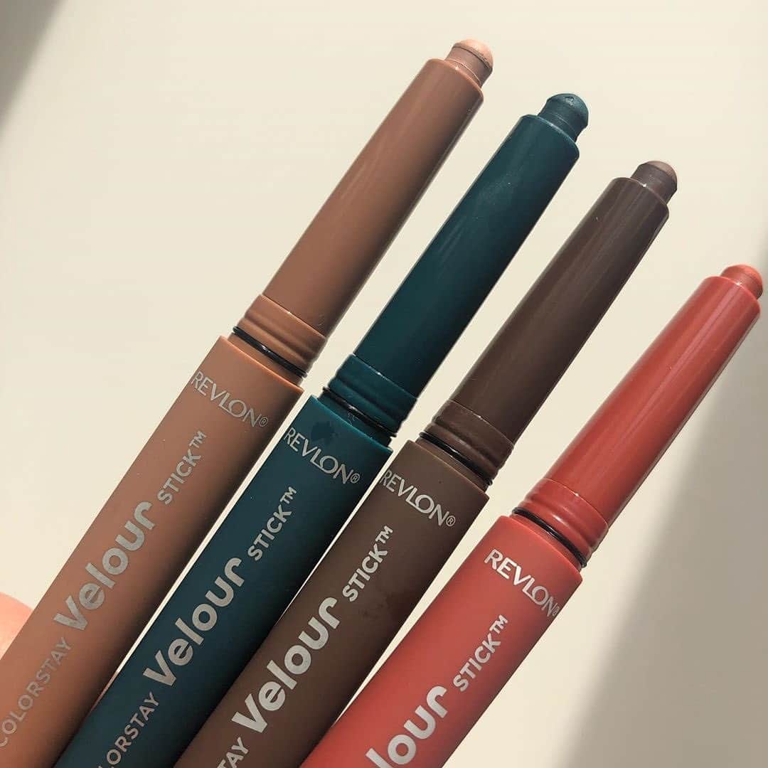 Revlonさんのインスタグラム写真 - (RevlonInstagram)「Our creamy, matte #ColorStay Velour Eyeshadow Sticks have made their international debut, but they aren’t everywhere (yet). Comment with the country you want to see them to pop up in next!   Shades top to bottom: 👡 Cashmere (878) 🦚 Peacock (875) 🟤 Truffle (879) ✨ Sierra (881)」11月24日 11時48分 - revlon