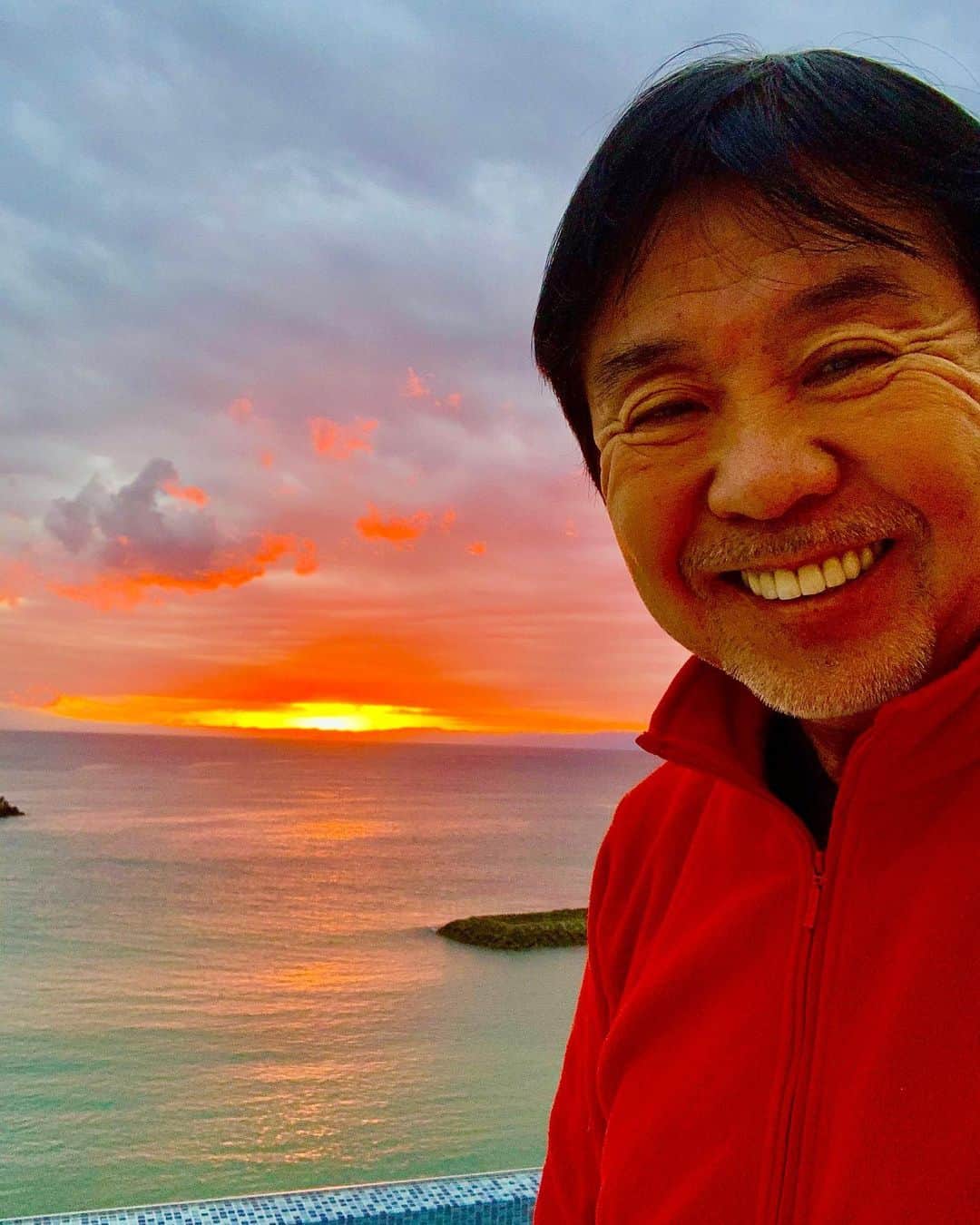 設楽洋さんのインスタグラム写真 - (設楽洋Instagram)「GOLDEN SUNSET☀️  #葉山 #湘南 #GOLDENSUNSET #夕陽 #kelly #ケリー」11月24日 11時56分 - taracyan3