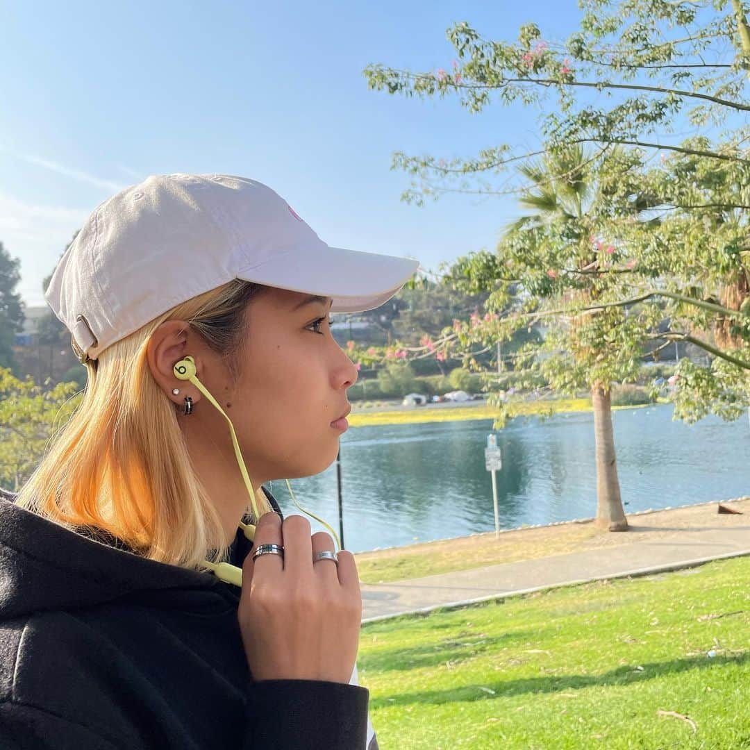 西村碧莉さんのインスタグラム写真 - (西村碧莉Instagram)「Listening some good music with my new @beatsbydre 🎶💛」11月24日 12時08分 - aori_nishimura