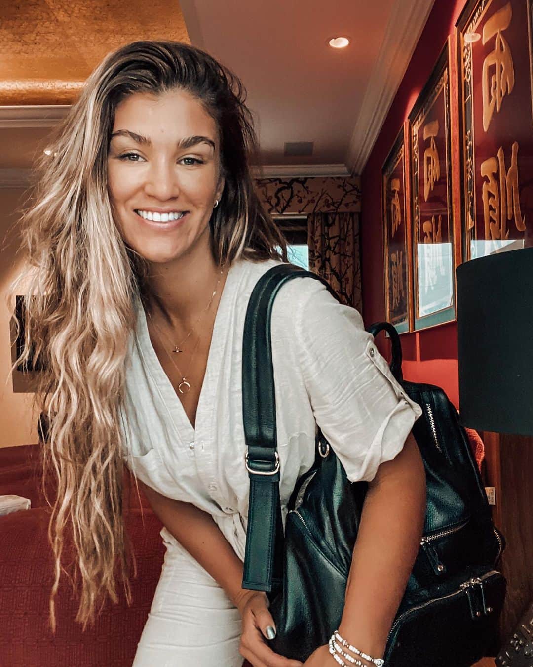 のインスタグラム：「Did I mention how much I love a jumpsuit? 😛 Just a few times I’m sure. But I love that the whole outfit is just done, I can’t make any fashion crimes ( something I’ve been known to do in my time ) ... just simple and easy #mumstyle 🥰」