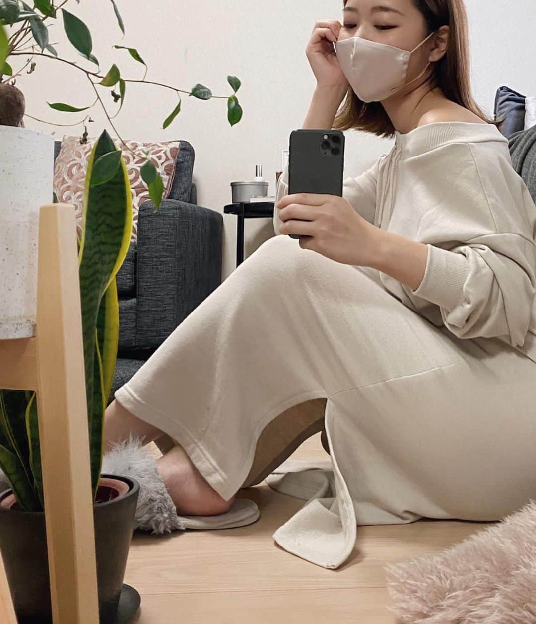 のインスタグラム：「今日は在宅ワークDAY✊﻿ ﻿ お気に入りのカットソーワンピは﻿ 今日12:00に発売の福袋の中に﻿ 入ってるよーーー🤗﻿ ﻿ ワンピースが3枚と雑貨が入ってるんだけど 今回は中身が全部見られるから﻿ 安心して購入できるよ〜🌈🌈﻿ ﻿ TOPのURLからチェックしてね✔︎」