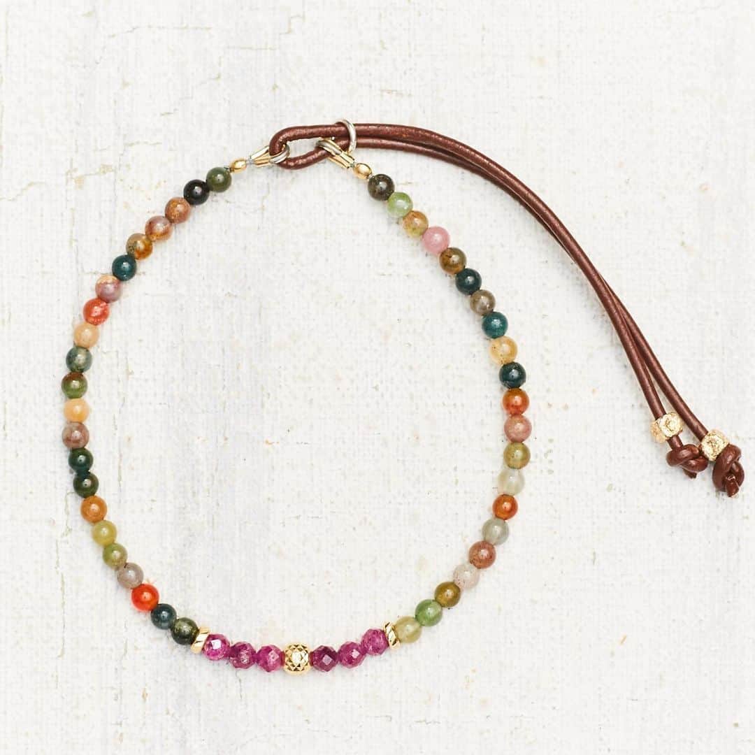 のインスタグラム：「The Melissa Bracelet. You know you want it ! Ruby, agate and gold. Made with love and care in Honolulu.Adjustable leather tie. Iconic collection since 2002 . If you wish to buy this bracelet in Europe, try @retourdevoyage- Vous souhaitez acheter ce bracelet en France ou en Europe : @retourdevoyage #layering #bracelets #precious #ruby #gold #love #gift #colors #luxury #artistsoninstagram #iconic」