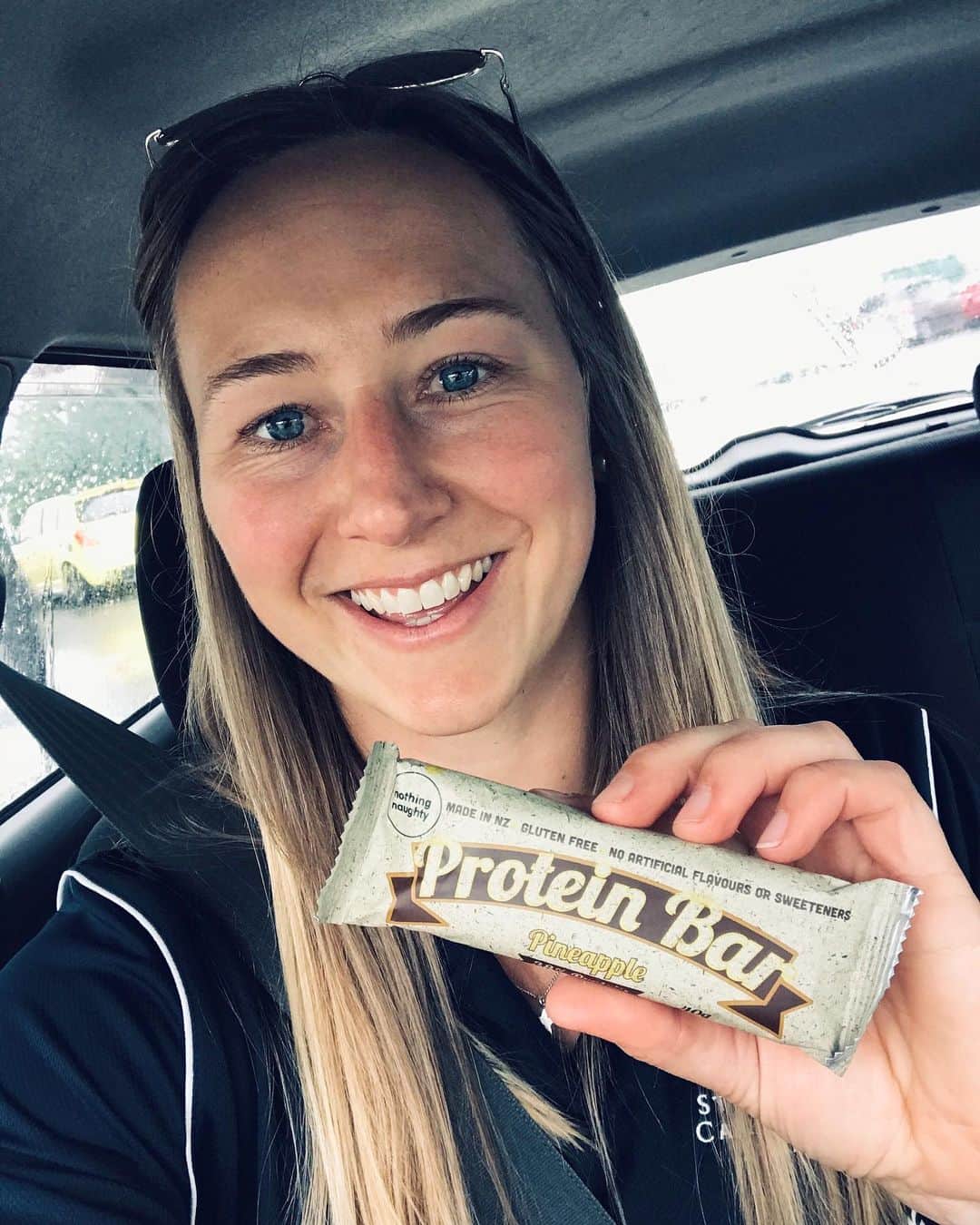 Tori Peetersさんのインスタグラム写真 - (Tori PeetersInstagram)「More often than not, I’m bouncing between training, work, treatment, more training and life admin - It all gets a bit hectic 😅⠀⠀ ⠀⠀ But my team at @sportsfuel_cambridge keep me stocked with the @nothing_naughty protein bars which are perfect for topping up my energy and giving me that extra little protein hit. ⠀ ⠀ AND.. when you’ve got a sweet tooth like me, it’s a huge bonus that they taste like pineapple lumps 🍫🍍🍫 #winning⠀ #sponsored」11月24日 12時59分 - tori_peeters60