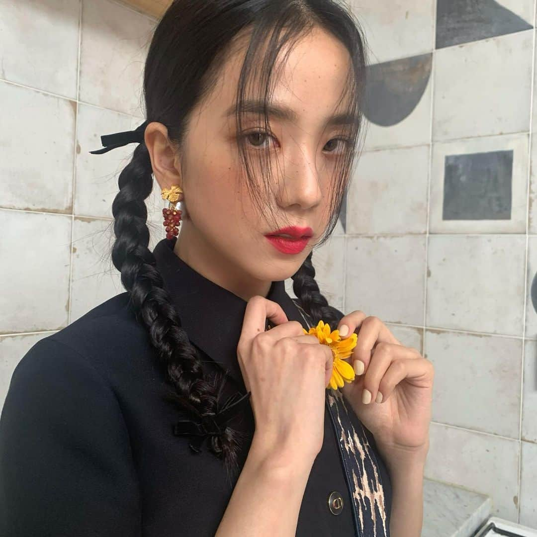 ジスさんのインスタグラム写真 - (ジスInstagram)「sunflower in my hair 🌻」11月24日 13時04分 - sooyaaa__