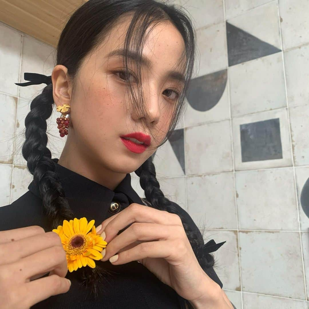 ジスさんのインスタグラム写真 - (ジスInstagram)「sunflower in my hair 🌻」11月24日 13時04分 - sooyaaa__