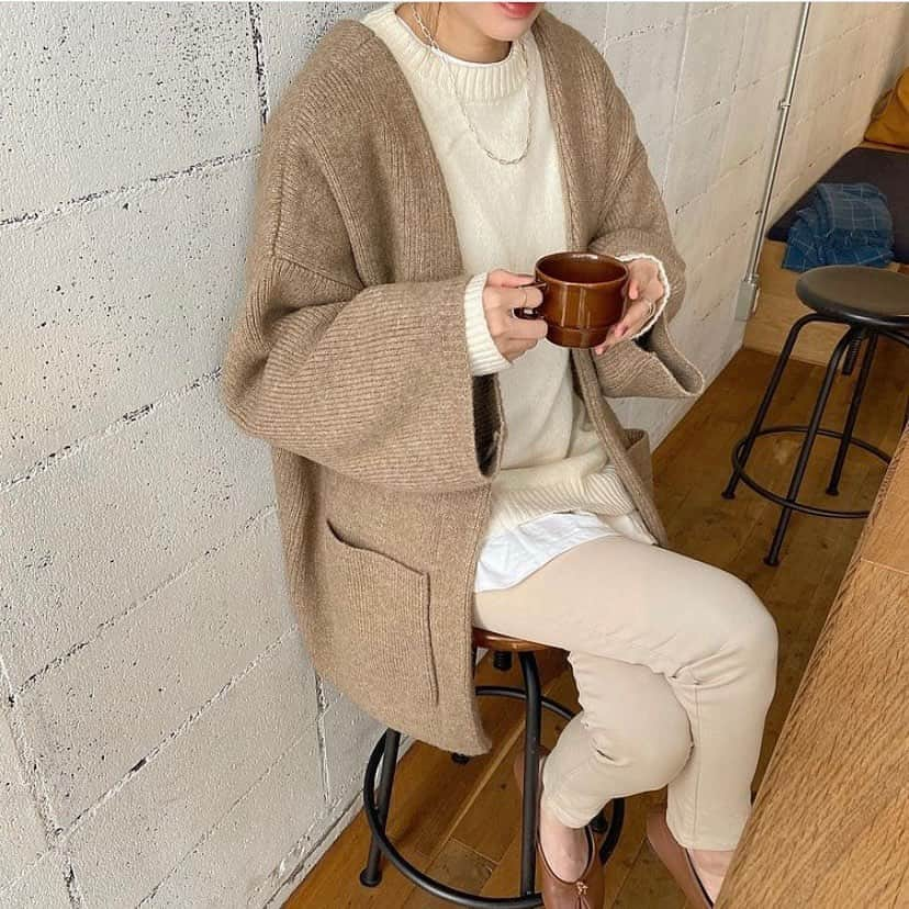 titivateさんのインスタグラム写真 - (titivateInstagram)「. 【 style share 】 ウール混ニットコート 品番：AWXN0816 ¥5,990円+tax . @say011 様、素敵なコーディネートありがとうございます！ 暖かみのあるウール混ニットを使用したオーバーサイズカーディガン。 コートとしても、厚手のカーディガンとしてもお使いいただけます✨ . STYLE SHARE 募集中！ titivateのアイテムを取り入れてコーデを投稿しよう！ ハッシュタグは『#titivatestyle』 . 素敵な着こなしで、もしかしたらtitivateのアカウントで紹介されちゃうかも⁈ 「リアル」で「身近」なオシャレコーデを楽しみにしています♪ . #titivate #ティティベイト #ファッション #ニット #カーディガン #ロングカーディガン  . #Repost @say011 ・・・  今日は色んな ハプニングありながらも お友達とlunchに〜* . outer/ #titivatejp  #コーデ#カジュアルコーデ#30代ファッション#着回しコーデ#プチプラコーデ#ホワイトコーデ#ワントーンコーデ#ベージュコーデ#淡色女子#ニット#titivate#titivatestyle#coordinate#outfit #fahion#韓国ファッション」11月24日 18時30分 - titivatejp