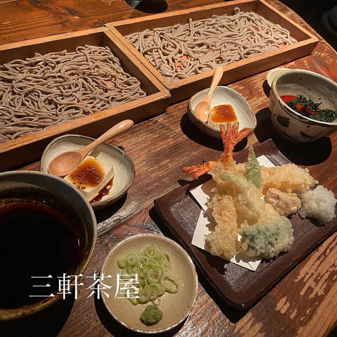 あろえグルメさんのインスタグラム写真 - (あろえグルメInstagram)「🐬山灯香🌱 三軒茶屋 食べログ3.59 ． やっといけたー！！😆 板そばはじめて😆❤️❤️❤️ おいしかった😍🍁 天ぷらもおいしかったそばだいすき🐿❣️ 雰囲気もおちついててたくさんいきたくなった〜！！ 蕎麦プリンももう一回たべたい🥚🙇‍♂️❤︎ ．  #東京グルメ#東京ディナー#東京観光#東京カフェ#洋食#instagood#fff#lfl#インスタ映え #表参道カフェ#渋谷グルメ#東京カフェ巡り#焼肉#代官山グルメ#そば #グルメスタグラム#三軒茶屋カフェ#吉祥寺カフェ#三軒茶屋グルメ#神泉グルメ#銀座グルメ#食べログ #表参道グルメ#グルメ好きな人と繋がりたい#フォロー返し#東京カフェランチ#池尻大橋グルメ#板蕎麦#山灯香」11月24日 18時30分 - oishiisukisuki