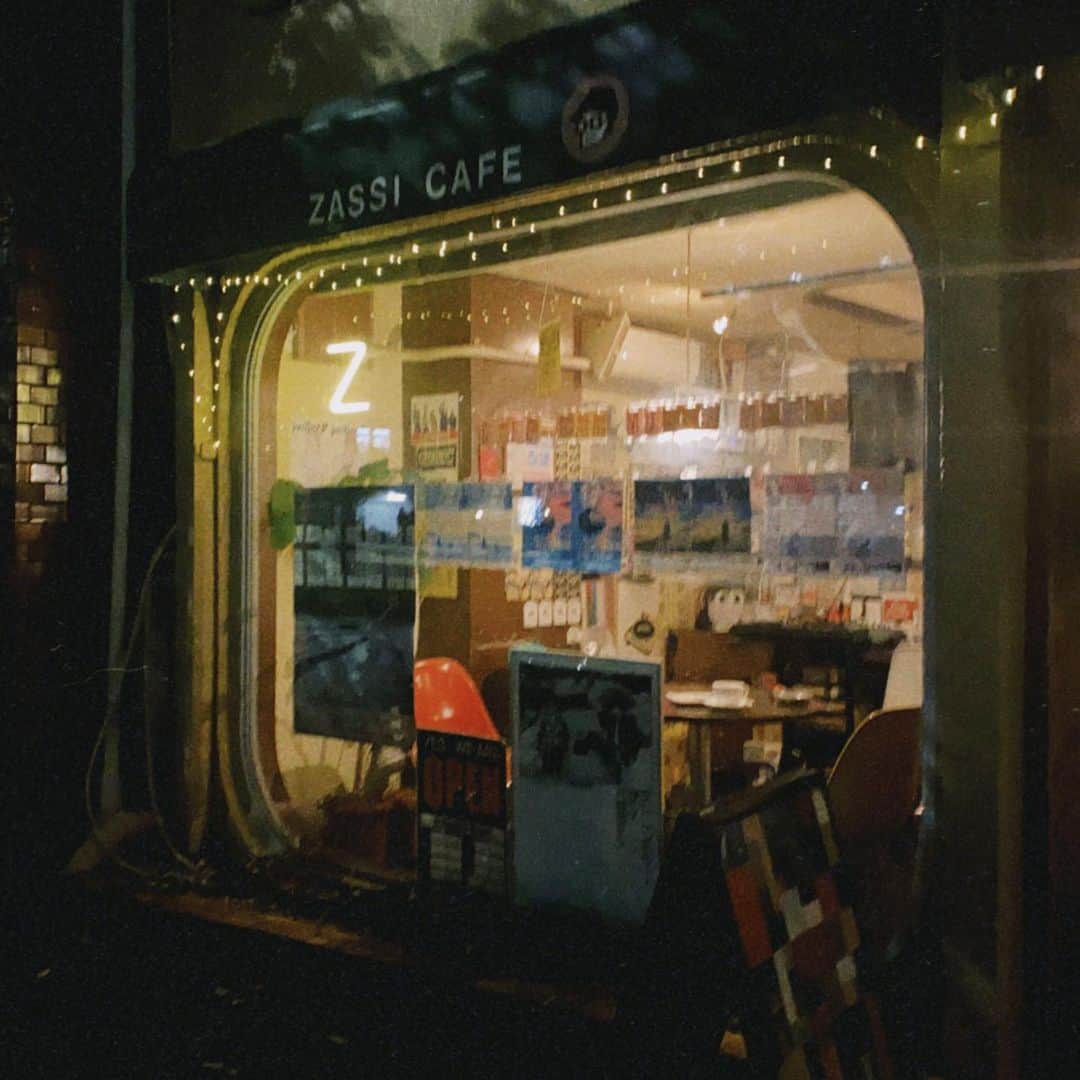 三橋栄香のインスタグラム：「💡💡💡  なんだか落ち着くお店でしとさ☕️いつかのZ」