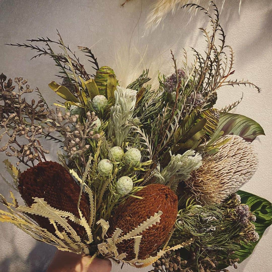 畑野ひろ子のインスタグラム：「@willgarden_official  オーダー頂きましたネイティブのブーケ。  #flowers #bouquet #ネイティブフラワー #dryflower #gift #サスティナブル #willgarden」