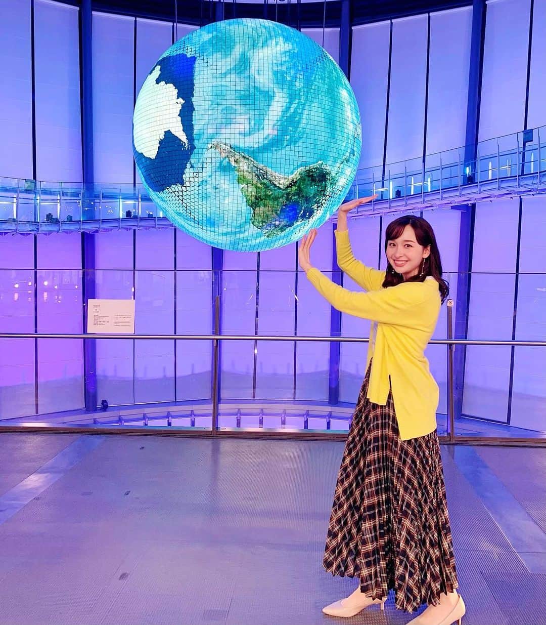 宇賀神メグさんのインスタグラム写真 - (宇賀神メグInstagram)「.  CDTVライブ！ライブ！⚡️ 昨日の出張ライブは日本科学未来館からでした！🌏  SDGsコラボということで、 リメイクした NMB48さんの衣装、 とっても素敵でしたね〜。✨ . . . . #cdtvライブライブ  #出張ライブ #日本科学未来館 #SDGs #地球を笑顔にするweek #地球を支える」11月24日 13時40分 - ugajin_megu