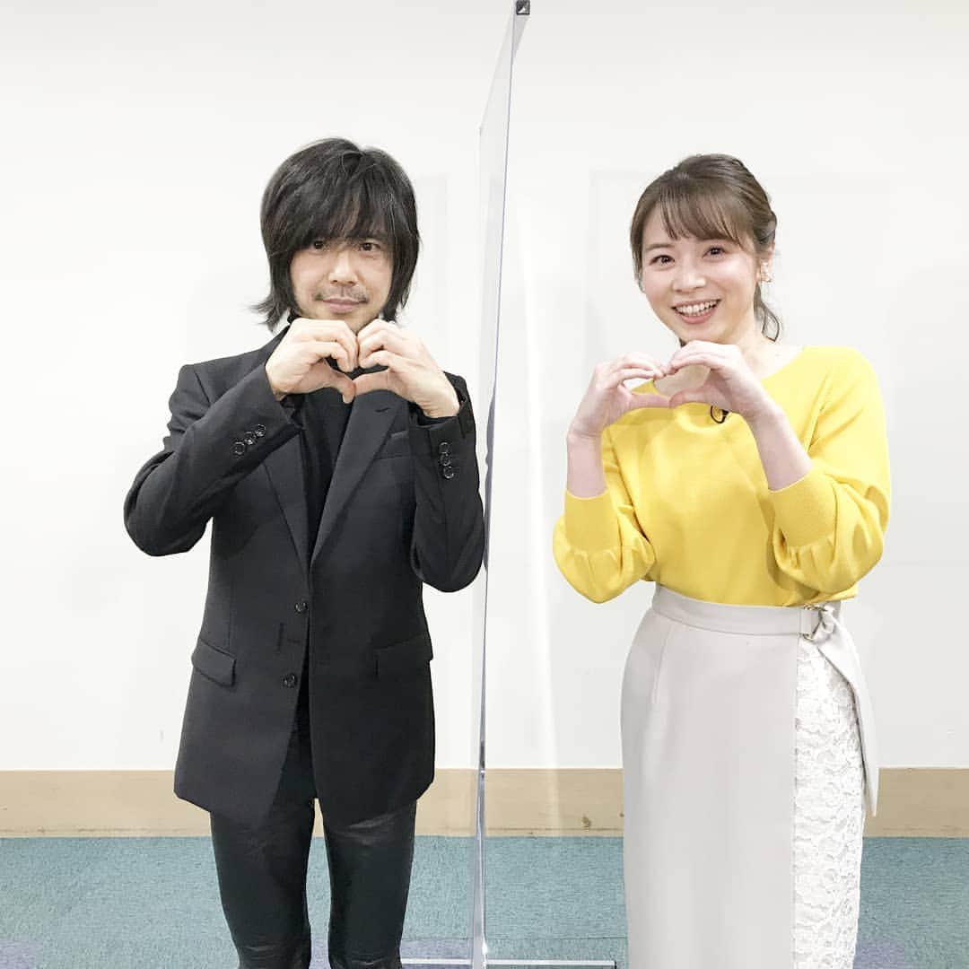 のインスタグラム：「初めてのカバーアルバムを発売した﻿﻿ 宮本浩次さんを直撃🎤﻿﻿ ﻿﻿ CDTV生放送の前に時間をとって下さり、﻿﻿ アルバムを発売するきっかけや宮本さんのモーニングルーティンなどたっぷりとお話を伺いました🎵﻿﻿ ﻿﻿ ﻿﻿ 子供の頃からずっと聞いていた演歌や歌謡曲をコロナの自粛期間中に歌い、﻿﻿ 自分のものにできた曲が今回のアルバムに収録されているそうで💡﻿﻿ ﻿﻿ 女性の声で慣れ親しんできた名曲の数々に﻿﻿ 宮本さんの温かさ、儚さがが加わり﻿﻿ ずっと聞いていたくなるアルバムだなと感じました😊﻿﻿ ﻿﻿ ﻿﻿ 今日発表されたオリコンの週間アルバムランキング１位🥇﻿﻿ おめでとうございます🎉﻿﻿ ﻿﻿ ﻿﻿ 皆川﻿﻿ ﻿﻿ ﻿﻿ ﻿﻿ #宮本浩次 さん﻿﻿ #直撃🎤﻿﻿ #皆川玲奈﻿﻿ #アナウンサー﻿﻿ #はやドキ﻿﻿ #tbs」