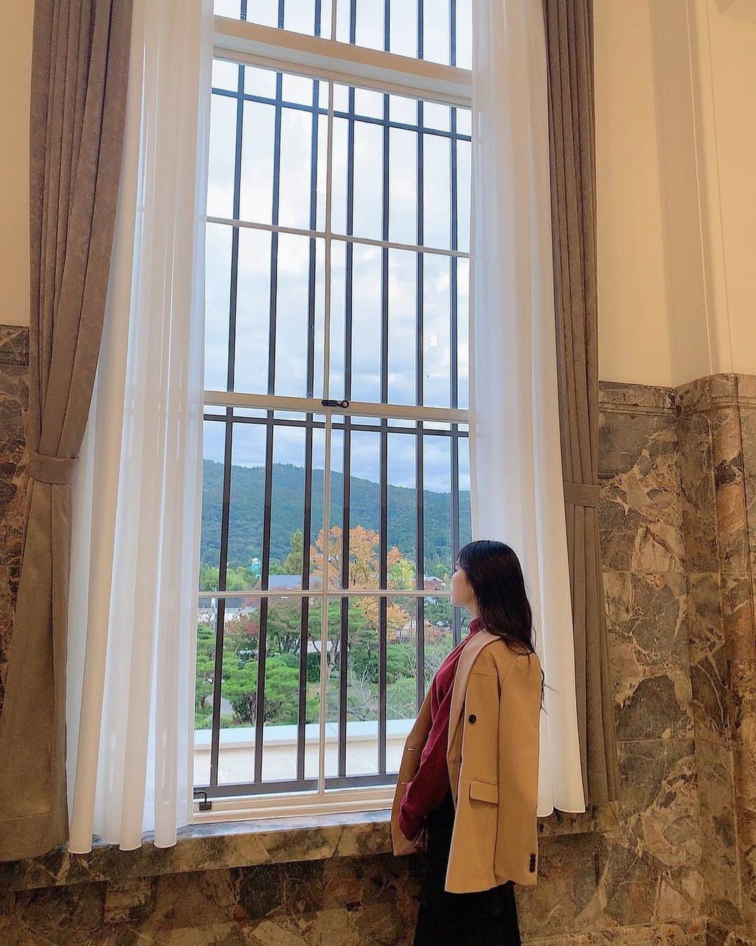 AKARIのインスタグラム：「#kyoceramuseum  素敵すぎてどこで撮っても映えちゃったわ、、 これで京セラ美術館投稿おわり📍」