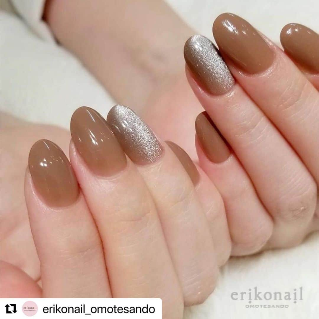 黒崎えり子さんのインスタグラム写真 - (黒崎えり子Instagram)「#Repost @erikonail_omotesando with @make_repost ・・・ お客様NAIL マグネットネイル😍💫  OMOTESANDO  平野  erikonail  OMOTESANDO ・ *･゜ﾟ･*:.｡..｡.:*･*:.｡. .｡.:*･゜ﾟ･* 月・水・木　11:00〜21:00 火・金　　　11:00〜20:00 土日祝　　　10:00〜19:00 ご新規様20%オフ✨ 表参道駅から徒歩1分 全席7席ソファ席でゆったりとお過ごしいただけます♡ 個室もございます 皆様のご来店お待ちしております♡ *･゜ﾟ･*:.｡..｡.:*･*:.｡. .｡.:*･゜ﾟ･* ・ ・ #erikonail  #エリコネイル #エリコネイル表参道 #erikonail平野由記  #ネイル#ネイルアート  #マグネットネイル  #マグネットジェル  #ワンカラーネイル  #おしゃれネイル #nail#nails#nailart #naildesign#gelnail#gel #morecouture #モアクチュール #モアジェル  #네일#젤네일#美甲師#美甲 #大人可愛い #マグネットネイル #シンプルネイル #黒崎えり子 #jna認定ネイルサロン #表参道ネイルサロン」11月24日 13時54分 - erikonail