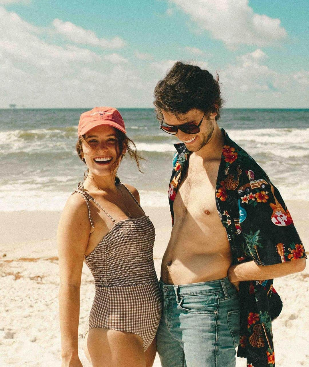 コリー・ロバートソンさんのインスタグラム写真 - (コリー・ロバートソンInstagram)「@legitsadierob and @christian_huff you nailed it😍😭🥰 Y’all are adorable, and this is my favorite tradition EVER!! Perfect re-creation, haha! Swipe to see all of the girls at 4 mths pregnant with our first, starting with me and @realwilliebosshog Our men were working on their baby bumps too 😂 I LOVE THIS SO MUCH!」11月24日 13時53分 - bosshogswife