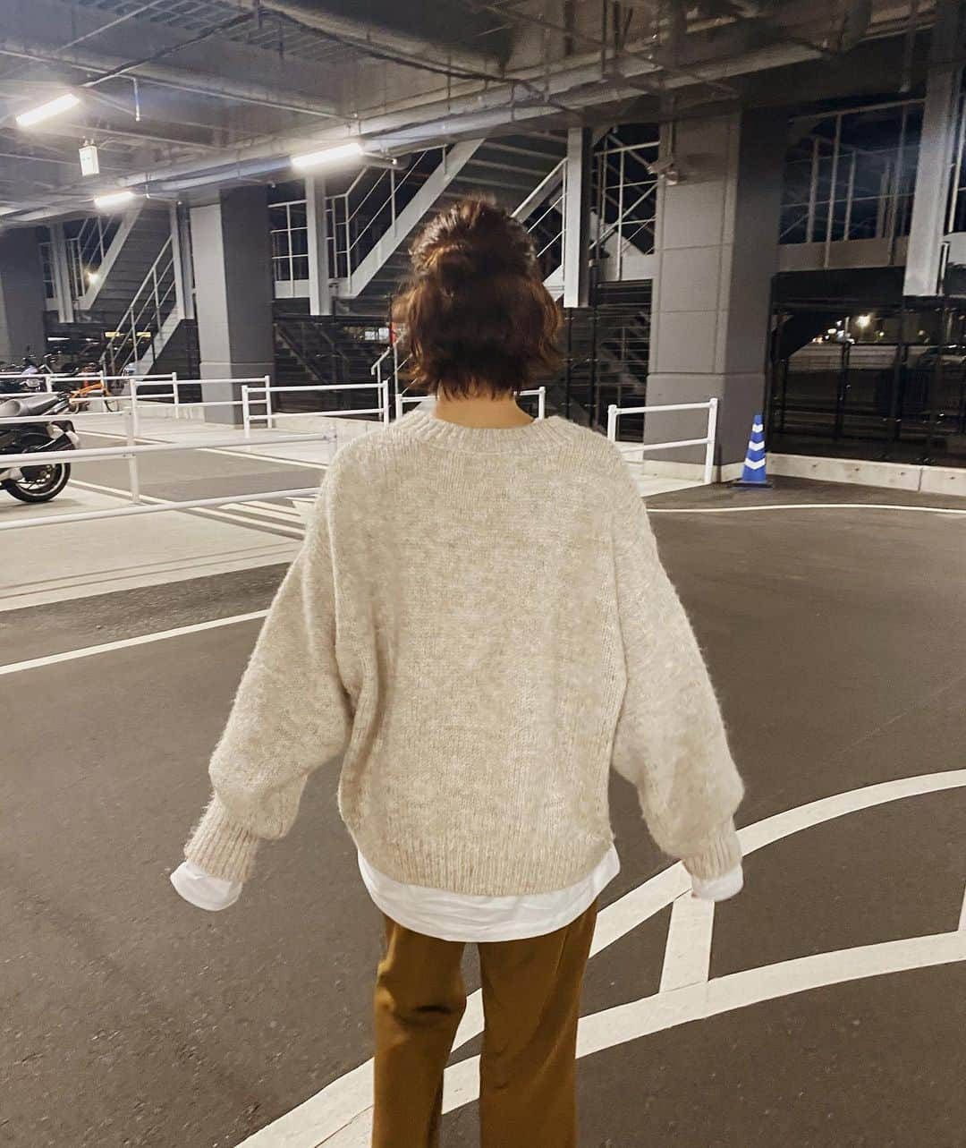 Eri Koyamaさんのインスタグラム写真 - (Eri KoyamaInstagram)「. 普通すぎる休日服 インナー貸してくれた✋🏻 サイズ感一緒でありがたい笑 . ニットの袖のシルエットが絶妙◎ 髪の毛も結べるまでちょっと伸びた . . @ungrid_official @ungrid_staffsnap @eri_koyama_ #153cmコーデ」11月24日 13時55分 - 6ri___k