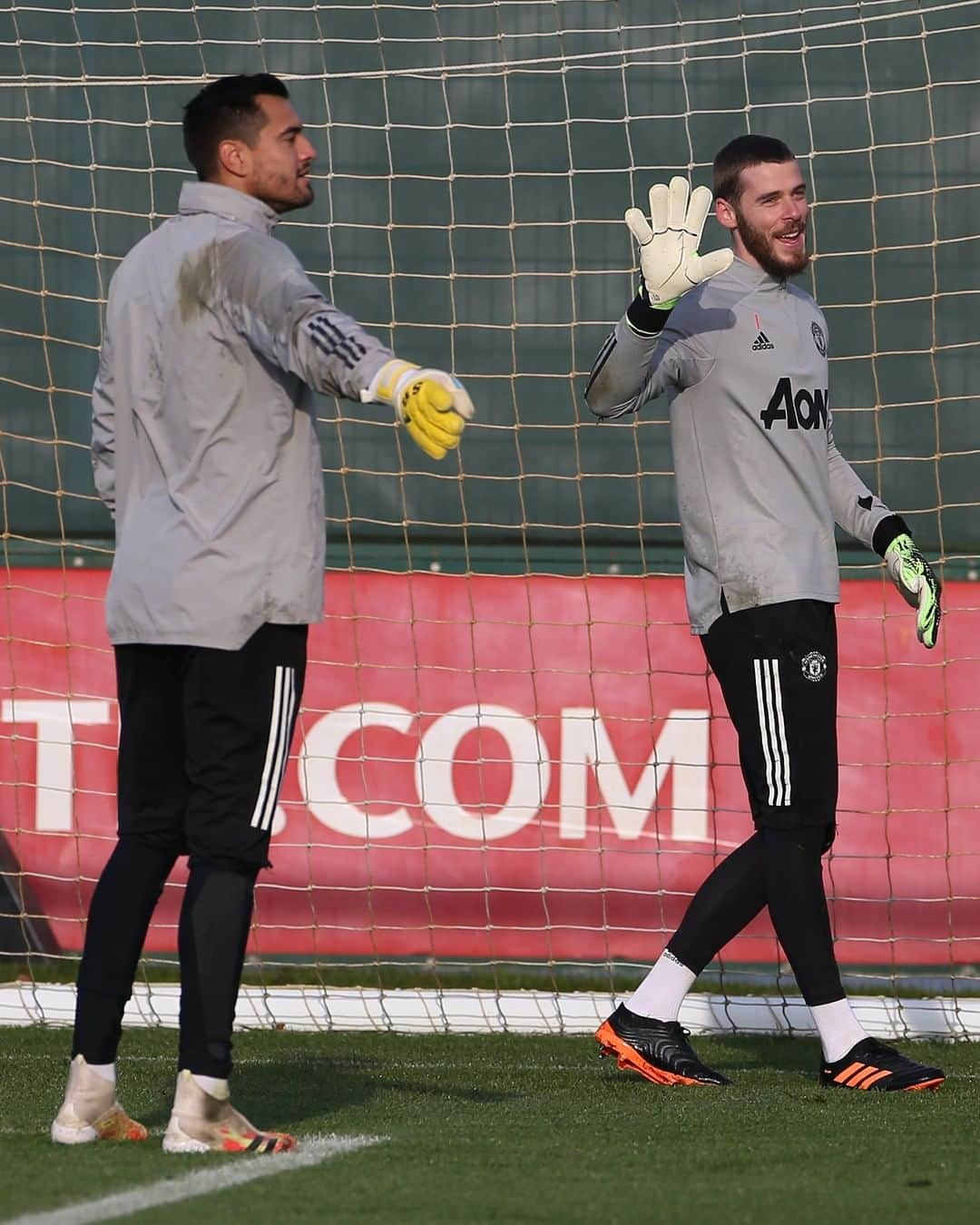 マンチェスター・ユナイテッドさんのインスタグラム写真 - (マンチェスター・ユナイテッドInstagram)「Gloves on, let's go 🧤 #MUFC #ChampionsLeague」11月24日 14時00分 - manchesterunited