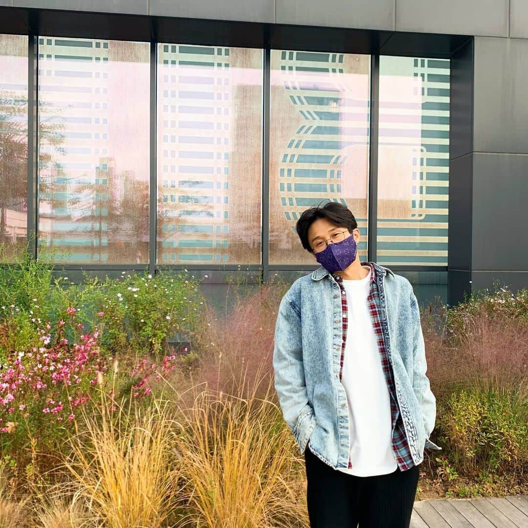 パク・ソングァンのインスタグラム：「## 낮엔 그래도 많이 안춥..?  다들 좋은 일만  가득했으면‼️  우리 힘내요😃」