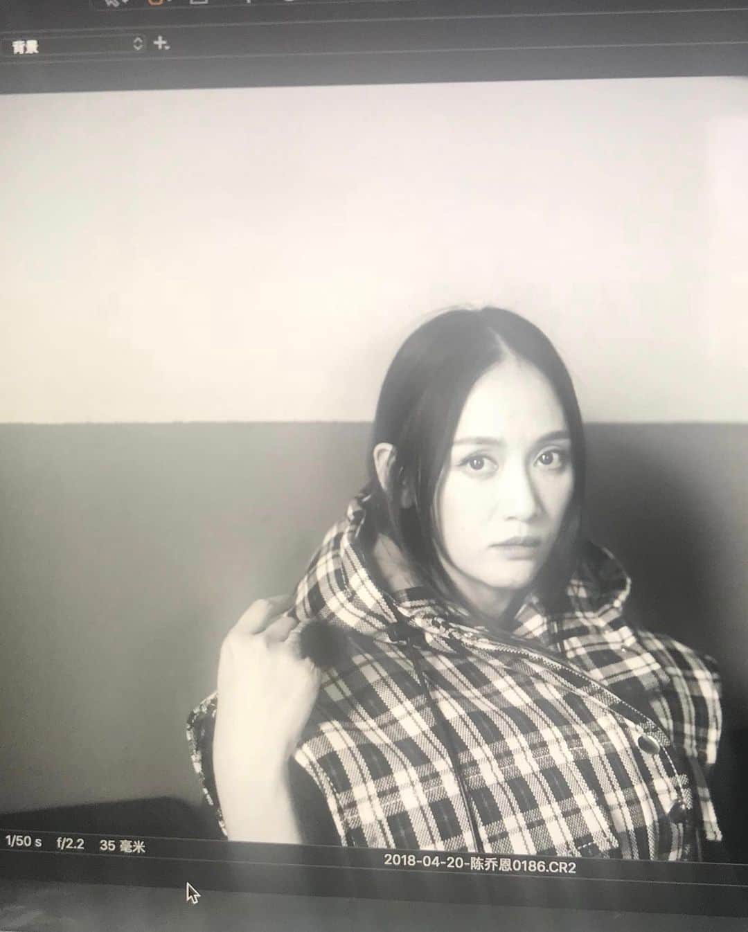 ジョー・チェン（Joe Chen）さんのインスタグラム写真 - (ジョー・チェン（Joe Chen）Instagram)「👁  #以前都被說不笑就像被人倒會的臉 #其實我只是經常性的神遊 #有沒有瀏海是兩個人欸   ～ ～ ～ ～」11月24日 14時44分 - iam_joechen