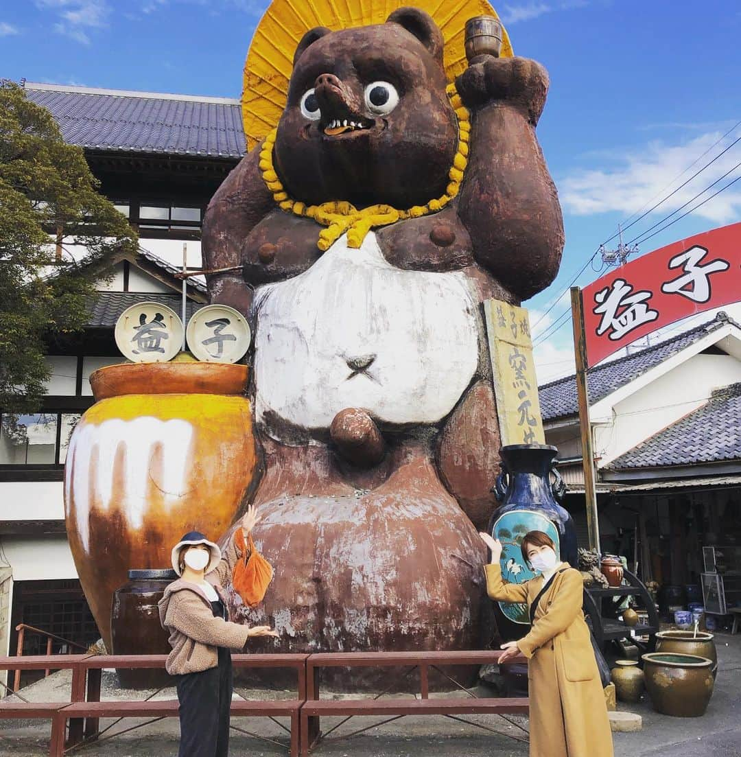 小池祥絵さんのインスタグラム写真 - (小池祥絵Instagram)「友達と益子で陶器めぐりからの帰宅🥣🍵🍶 それぞれ探し物は違うのに、結果同じ作家さんの作品を選ぶとゆう😆 もつ鍋とかおでん入れる用の大皿探してたけどめっちゃ可愛いの見つけて嬉しすぎる❤️ 私の買い物にあれこれ指図する友人達に店員さん「周りからの圧がすごいね」ってひいてたけど、これは通常通りです🤣 #益子焼 #可愛い益子焼にテンション上がりっぱなし #江原さんのようなスピリチュアルな友人 #店に入る度に波動の強さを伝えてくる #スピ界の新生児 #圧強めのトークからの解放 #今からお仕事2本立て #ペットとイキイキ生活 #とちぎまるごとアップライジング  #頑張ります💪」11月24日 14時49分 - koikesachiesan