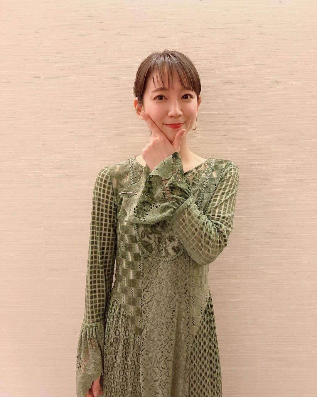 吉岡里帆（マネージャー）さんのインスタグラム写真 - (吉岡里帆（マネージャー）Instagram)「11/21の映画『泣く子はいねぇが』の舞台挨拶にて👹 たくさんの方にお越しいただき、映画を観ていただき、おかぴ（最近呼び始めたあだ名。認知度ゼロ。笑）も喜んでおりました☺️ 上映後の舞台挨拶はネタバレもありだったので貴重なトークも聞けてわたしも楽しかったです！ お越しいただいた皆さん、そして舞台挨拶には来れなかったけど映画を観てくださったという皆さん、改めてありがとうございました🌼 引き続き、映画『泣く子はいねぇが」をどうぞよろしくお願いします！！  #泣く子はいねぇが  #いつかの吉岡さん  -- dress: @masaco_teranishi @mandassociates -- hair & make up: @inukiai  styling: @chibakey」11月24日 14時57分 - rihoyoshioka_mg