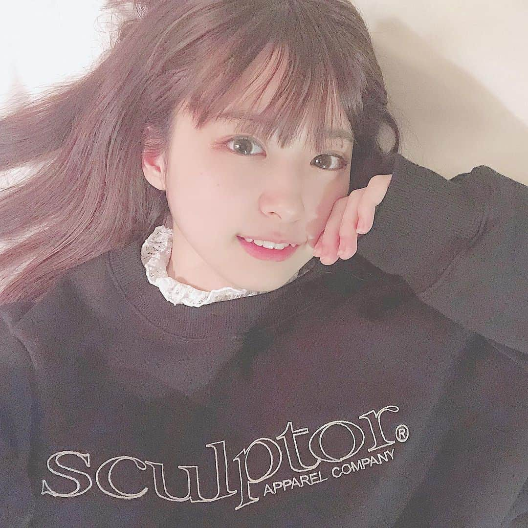 橋本陽菜さんのインスタグラム写真 - (橋本陽菜Instagram)「🖤 * きゃわなトレーナー☺️ 韓国ブランド @sculptor_jp  さんの😁 黒って何にでも合うからmy favorite color🖤 * #sculptor  #スカルプター #pyoncode #pyonstagram  #AKB48 #チーム8 #チームK #富山 #はるpyon #橋本陽菜 #圧倒的橋本陽菜 #橋本陽菜を広める」11月24日 14時59分 - 48pyonz_toyama