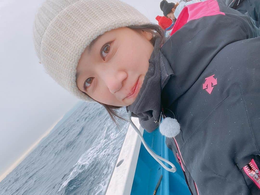 太田唯さんのインスタグラム写真 - (太田唯Instagram)「fishing day.🎣🤍💙🤍﻿ 関爆ロケに来ています！ 今日の海は寒い〜！鼻赤くなっちゃってますね 釣果報告お楽しみに！😁 ﻿ @fishingvision ﻿ ﻿ ﻿ #fishing #fishinggirl  #釣り #釣り女子 #釣りスタグラム  #オニカサゴ #東京湾  #関爆」11月24日 15時04分 - yuiohta.official