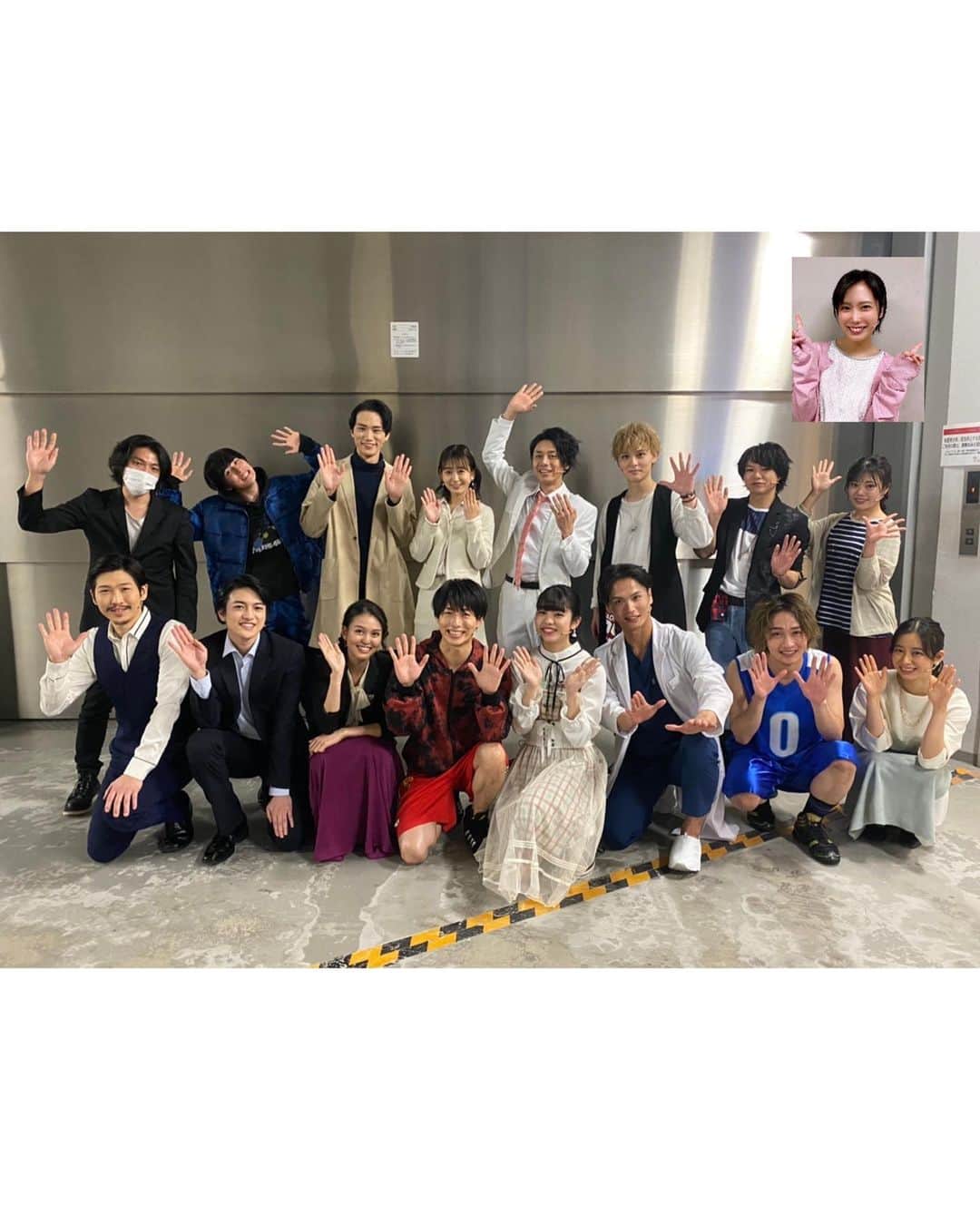 太田奈緒さんのインスタグラム写真 - (太田奈緒Instagram)「舞台「ハンズアップ」 昨日無事に千秋楽を迎えることが出来ました。  足を運んでくださった皆様 ありがとうございます！！  目の前にお客様がおられて、たくさんのスタッフさん方のお陰で舞台に立てていて、横を見渡すと素敵すぎるキャストの皆さんが、、本当に有難く幸せな時間でした。  初めてのシアター1010 立つことが出来て良かったです。」11月24日 15時12分 - tanao_official