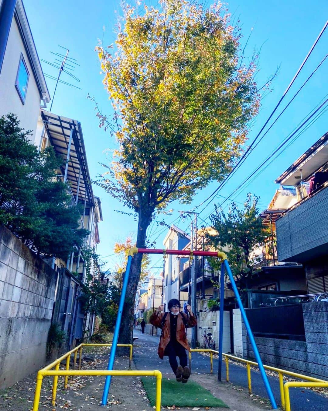小林唯さんのインスタグラム写真 - (小林唯Instagram)「ブランコ久々にこぎましたねー。」11月24日 15時25分 - yui3651