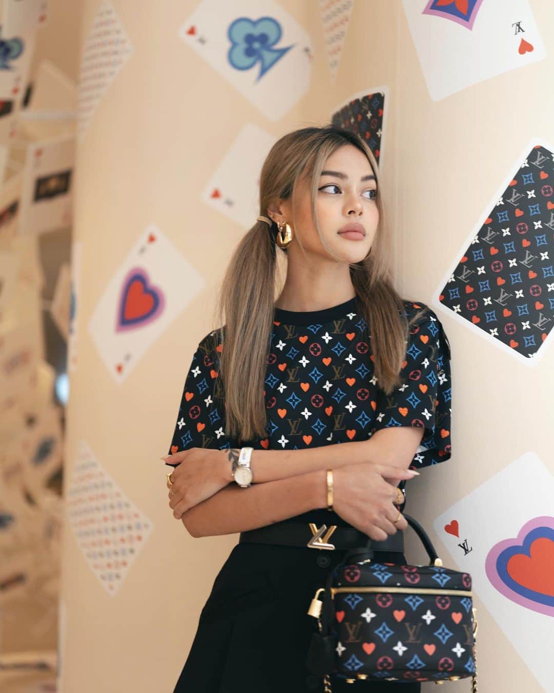 リリーマイマックのインスタグラム：「The new @louisvuitton pop up at Chatswood! The Cruise 2021 collection is so playful 🥰 who wanna play 13 with me? (The Vietnamese version of big 2)」