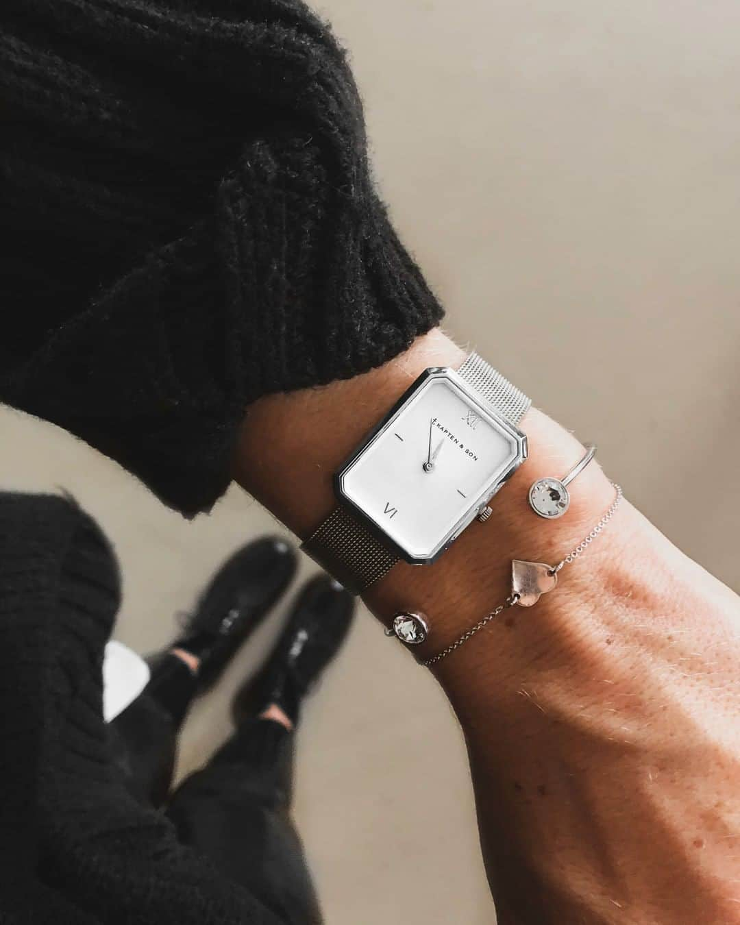 Kapten & Sonさんのインスタグラム写真 - (Kapten & SonInstagram)「'Black is my happy color.' 🖤 Beautiful details of our watch Grace Silver "Mesh". Do you love this one more in silver or gold? 💫 Check our story to discover more styles! #bekapten #kaptenandson⁠ .⁠ .⁠ .⁠ #watch #blackweek #blackweeksale #sale #discover #backpack #fashionlover #fashionaddict #whatiwore #ootdfash #ootdinspo #outfitinspo」11月24日 15時30分 - kaptenandson